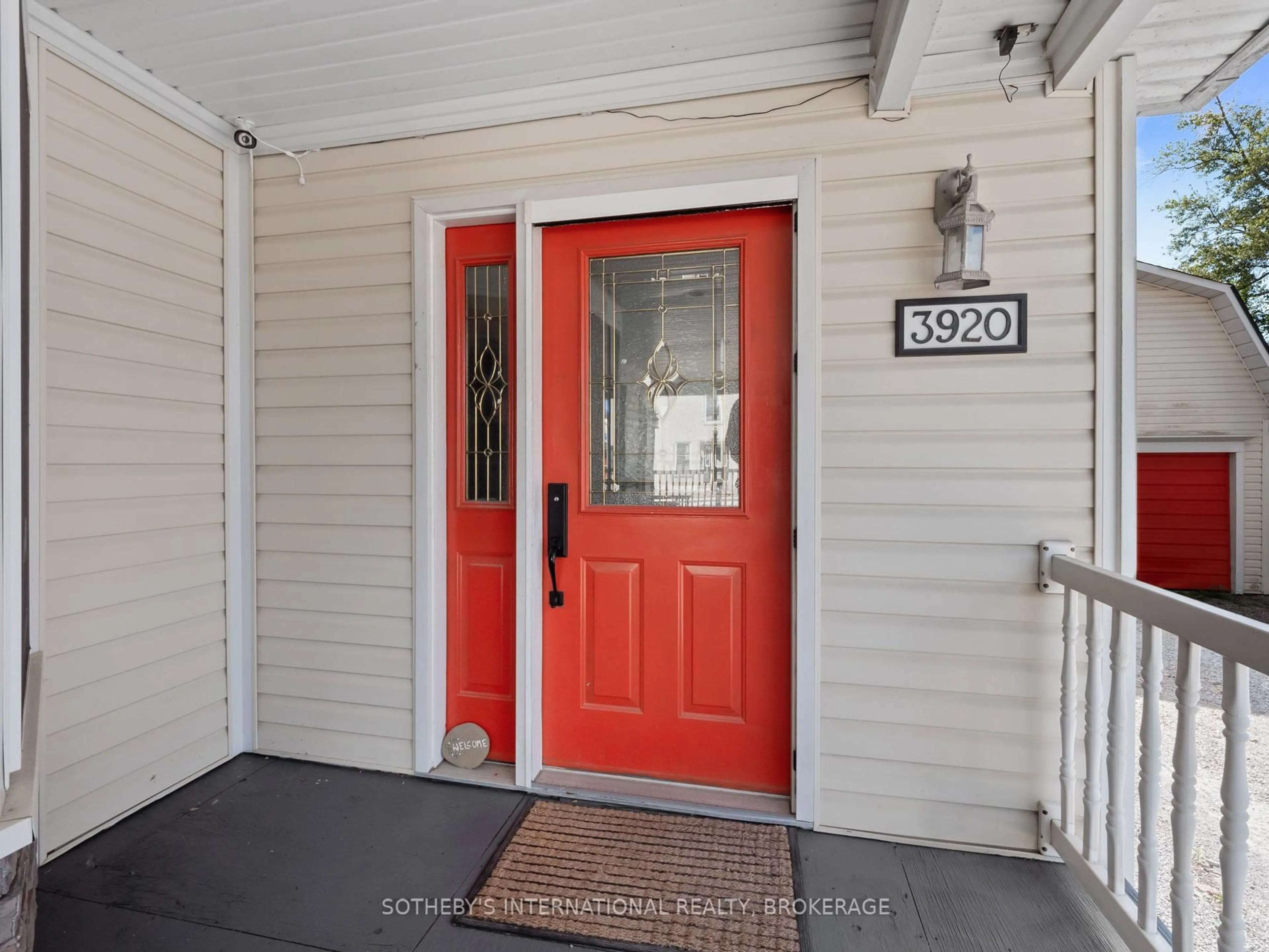 Indoor entryway for 3920 Main St, Niagara Falls Ontario L2G 6B6