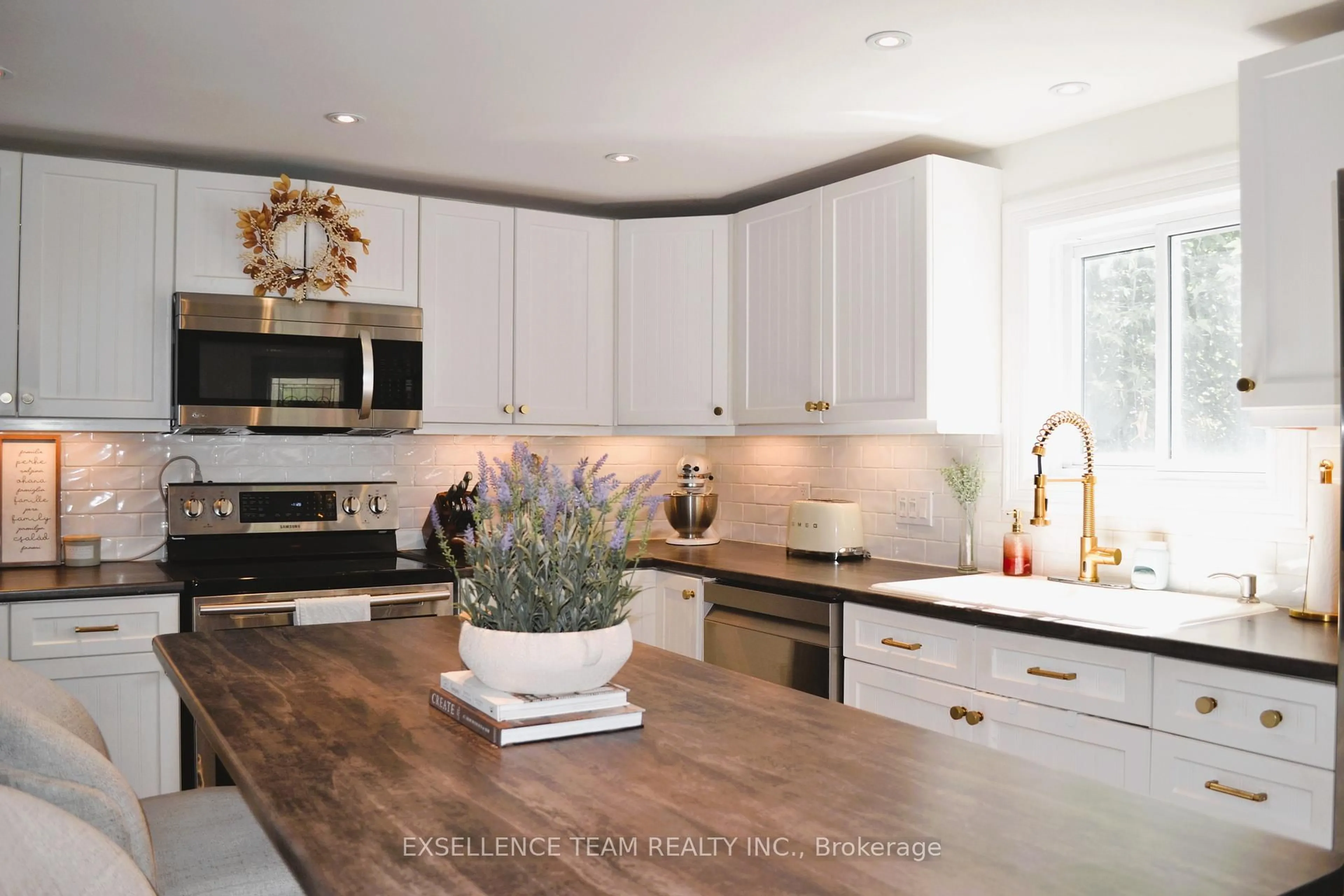 Open concept kitchen, unknown for 340 Sixth St, Cornwall Ontario K6J 2X2
