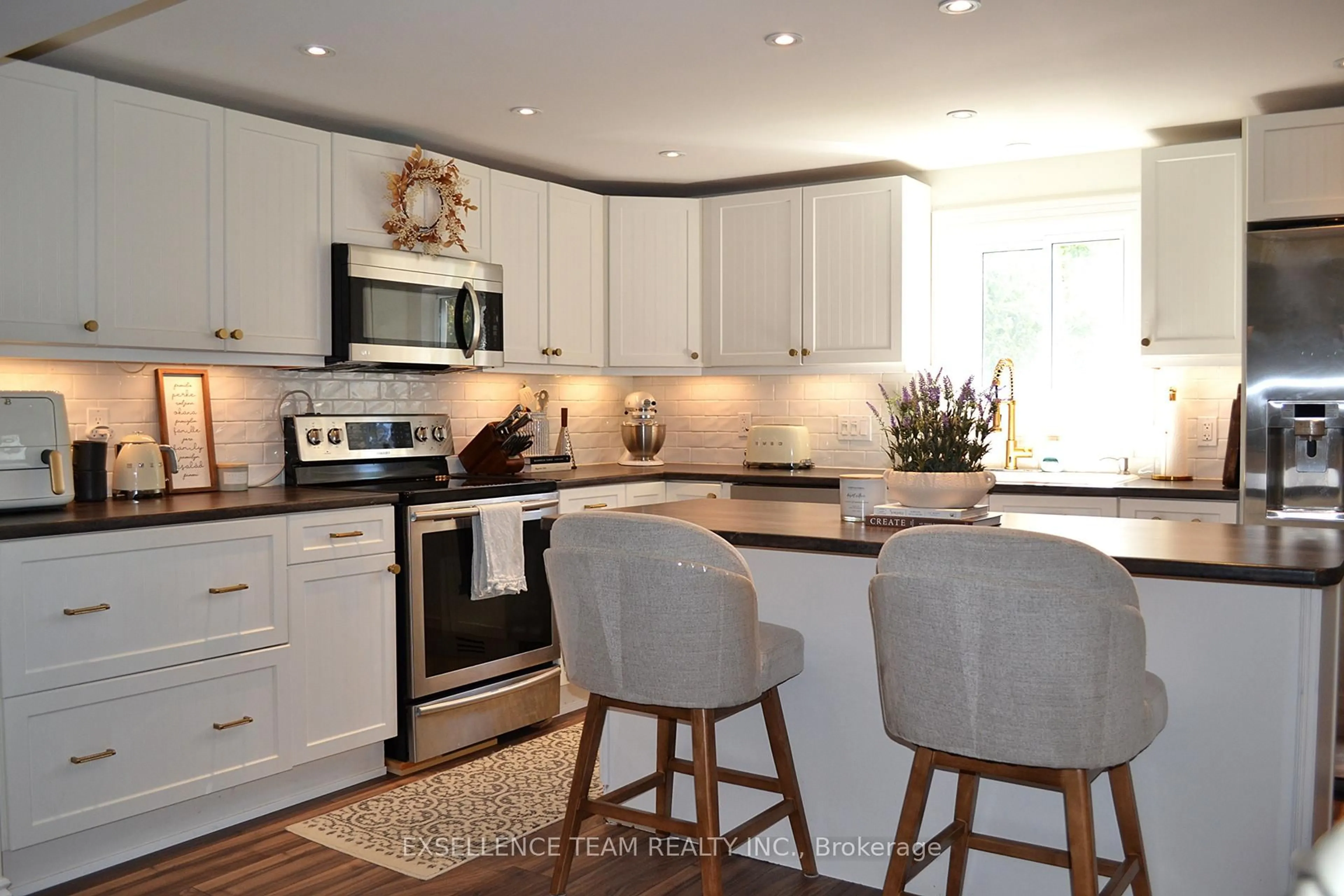 Open concept kitchen, wood/laminate floor for 340 Sixth St, Cornwall Ontario K6J 2X2