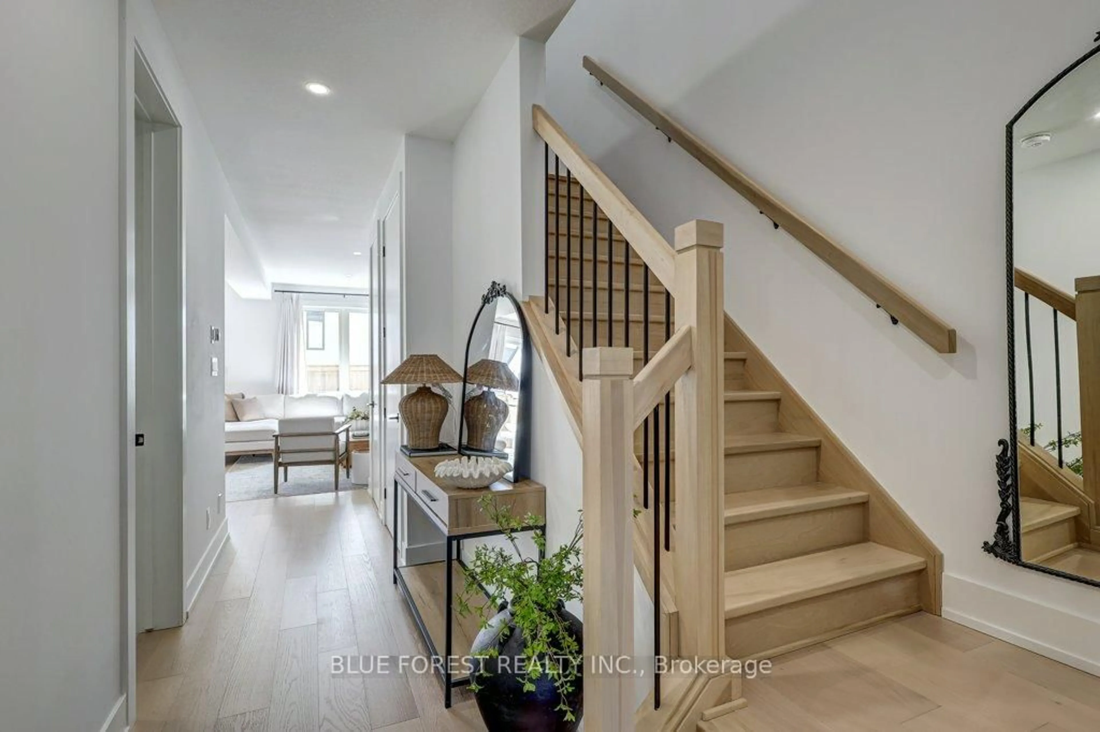 Indoor entryway for 1965 Upperpoint Gate #35, London South Ontario N6K 0K2