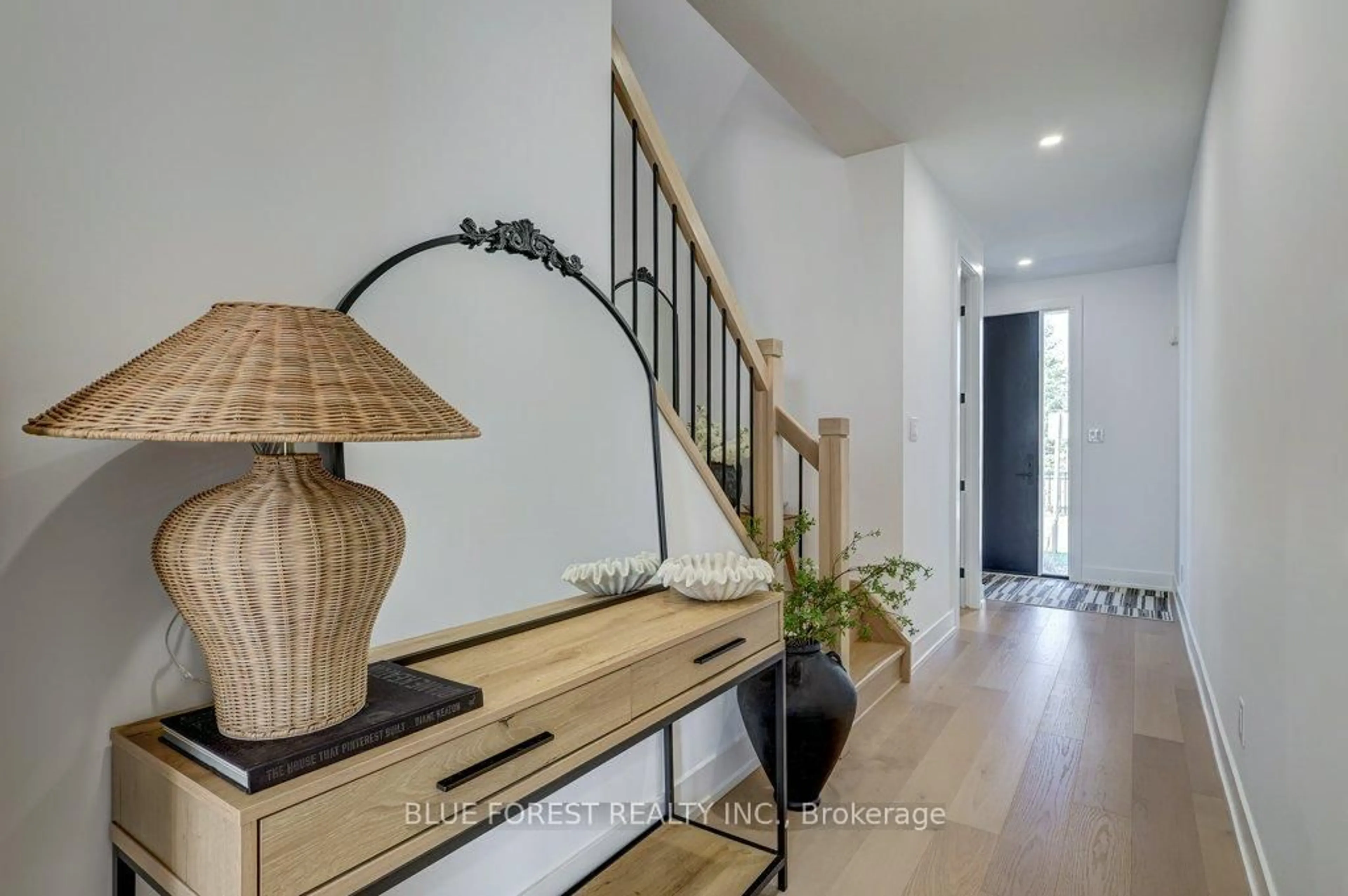 Indoor entryway for 1965 Upperpoint Gate #35, London South Ontario N6K 0K2