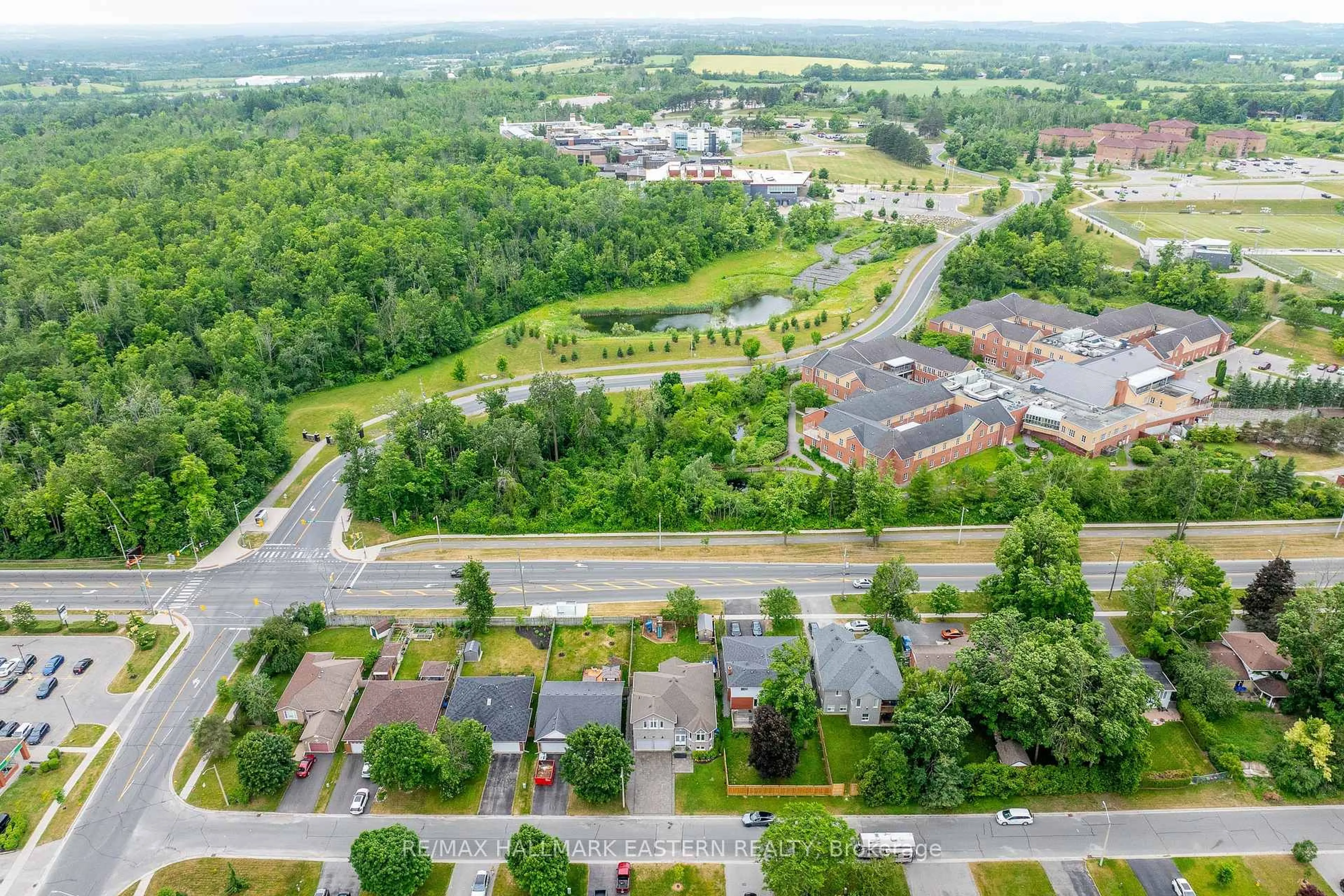 A pic from outside/outdoor area/front of a property/back of a property/a pic from drone, unknown for 1787 Waddell Ave, Peterborough Ontario K9K 2G5