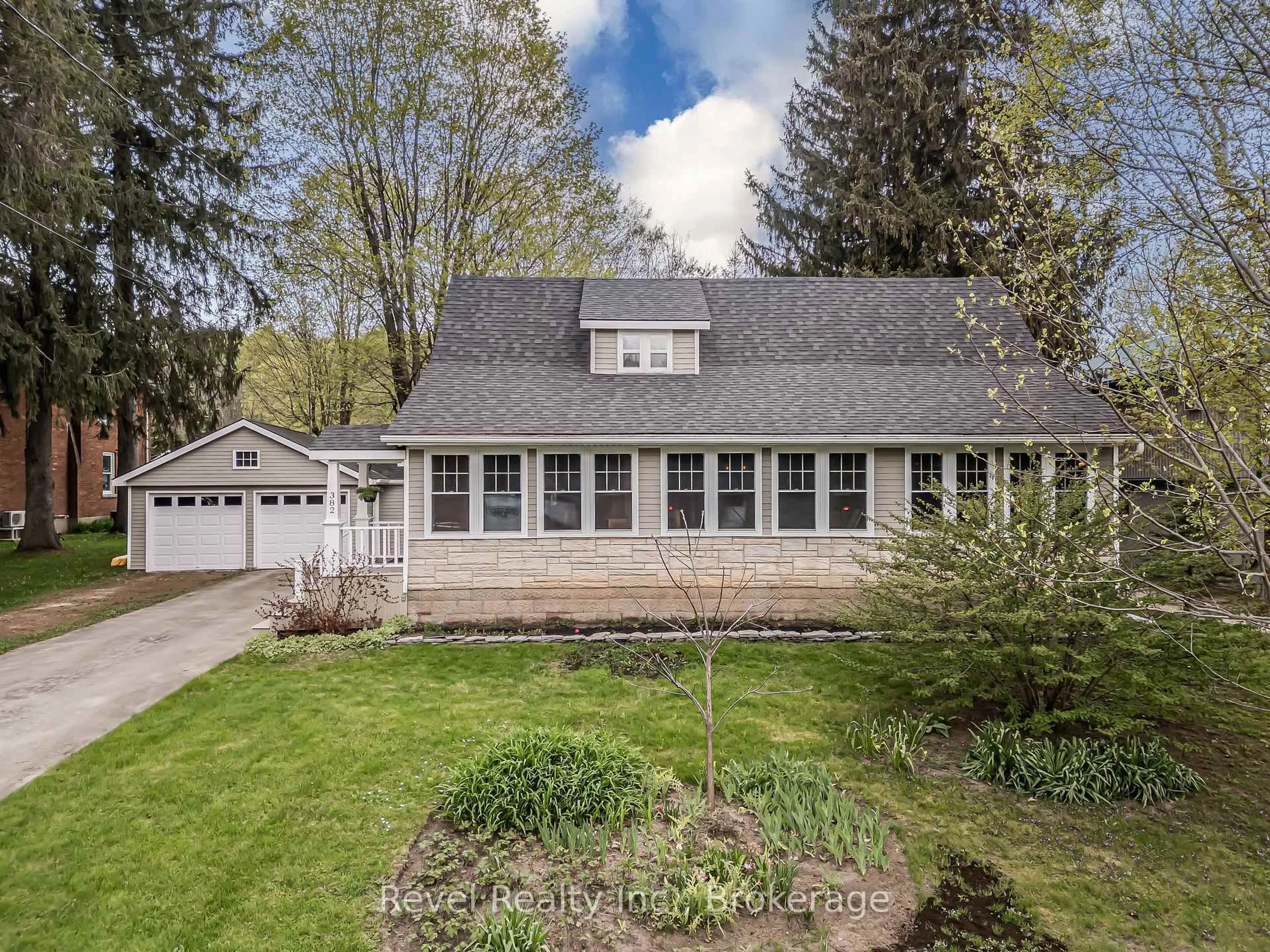 A pic from outside/outdoor area/front of a property/back of a property/a pic from drone, street for 382 2nd Ave, Georgian Bluffs Ontario N4K 5T1