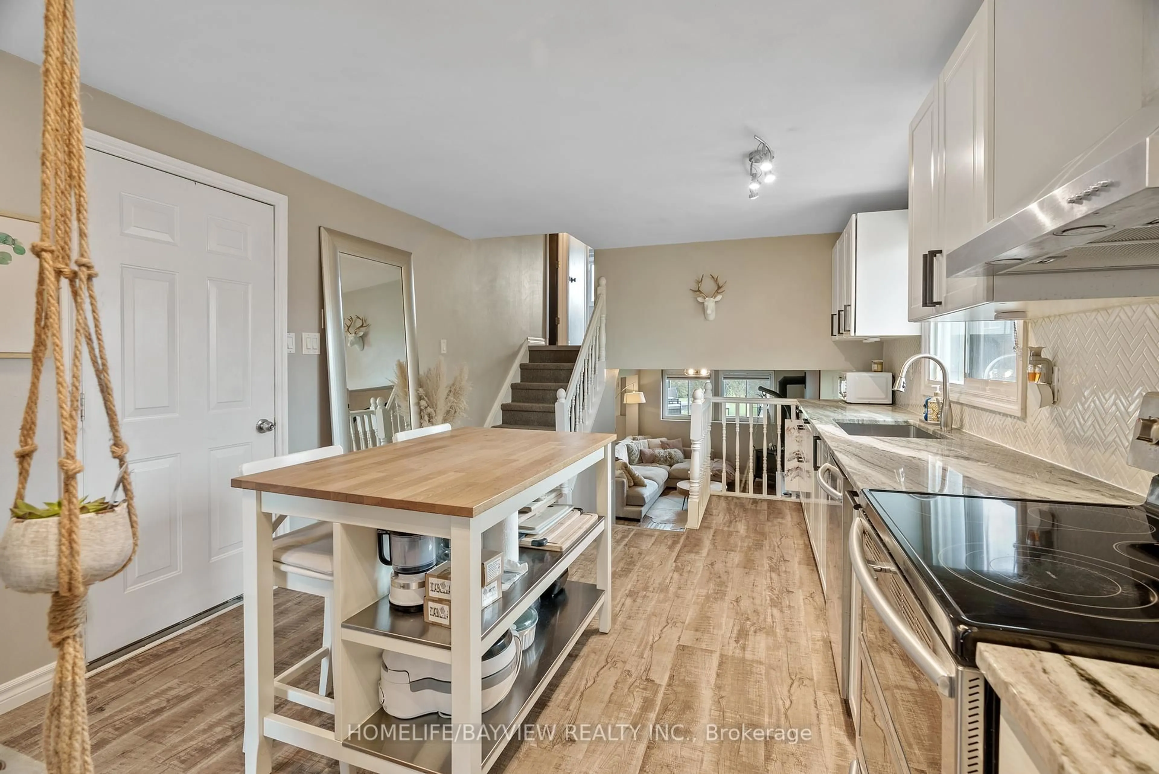 Open concept kitchen, ceramic/tile floor for 333 Preston Pkwy, Cambridge Ontario N3H 4Z4