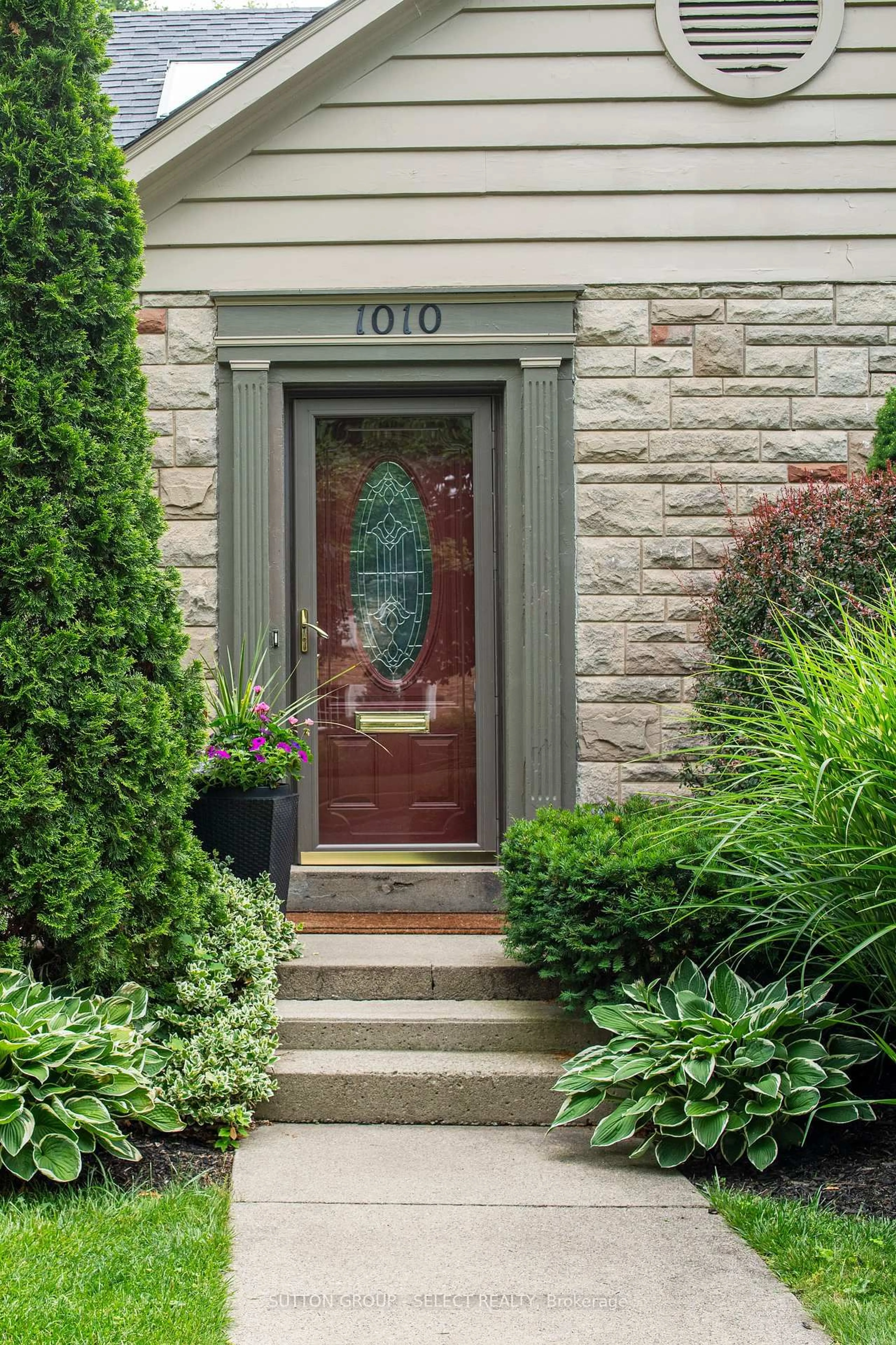 Indoor entryway for 1010 HARRISON Ave, London East Ontario N5Y 2V2