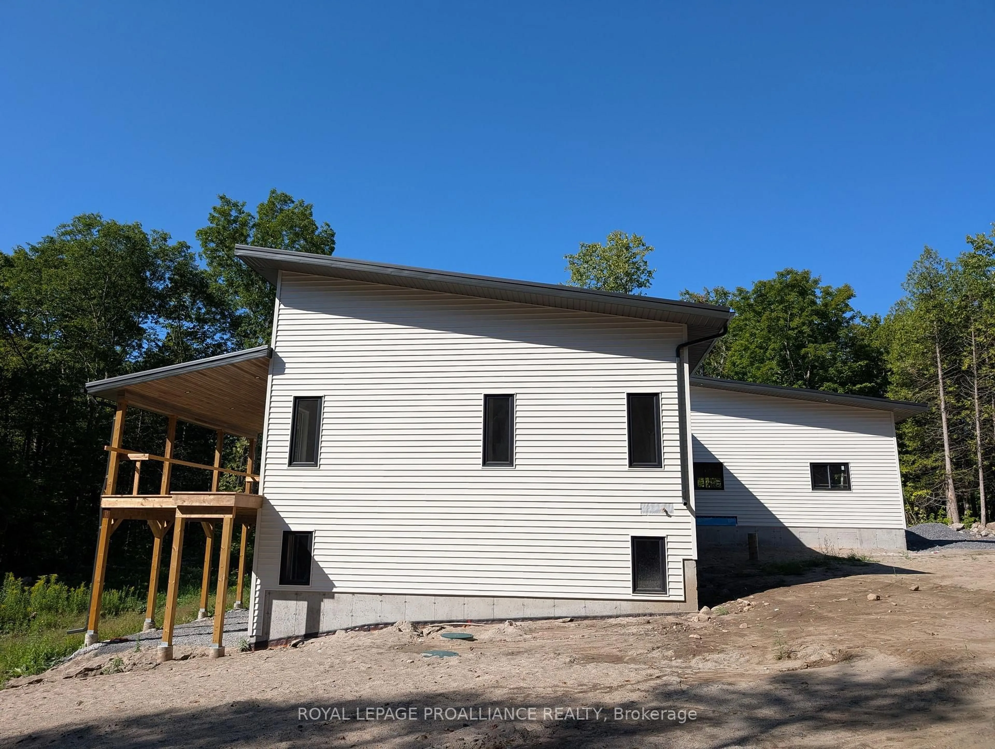 Home with vinyl exterior material, building for 1378 Slab St, Madoc Ontario K0K 2K0