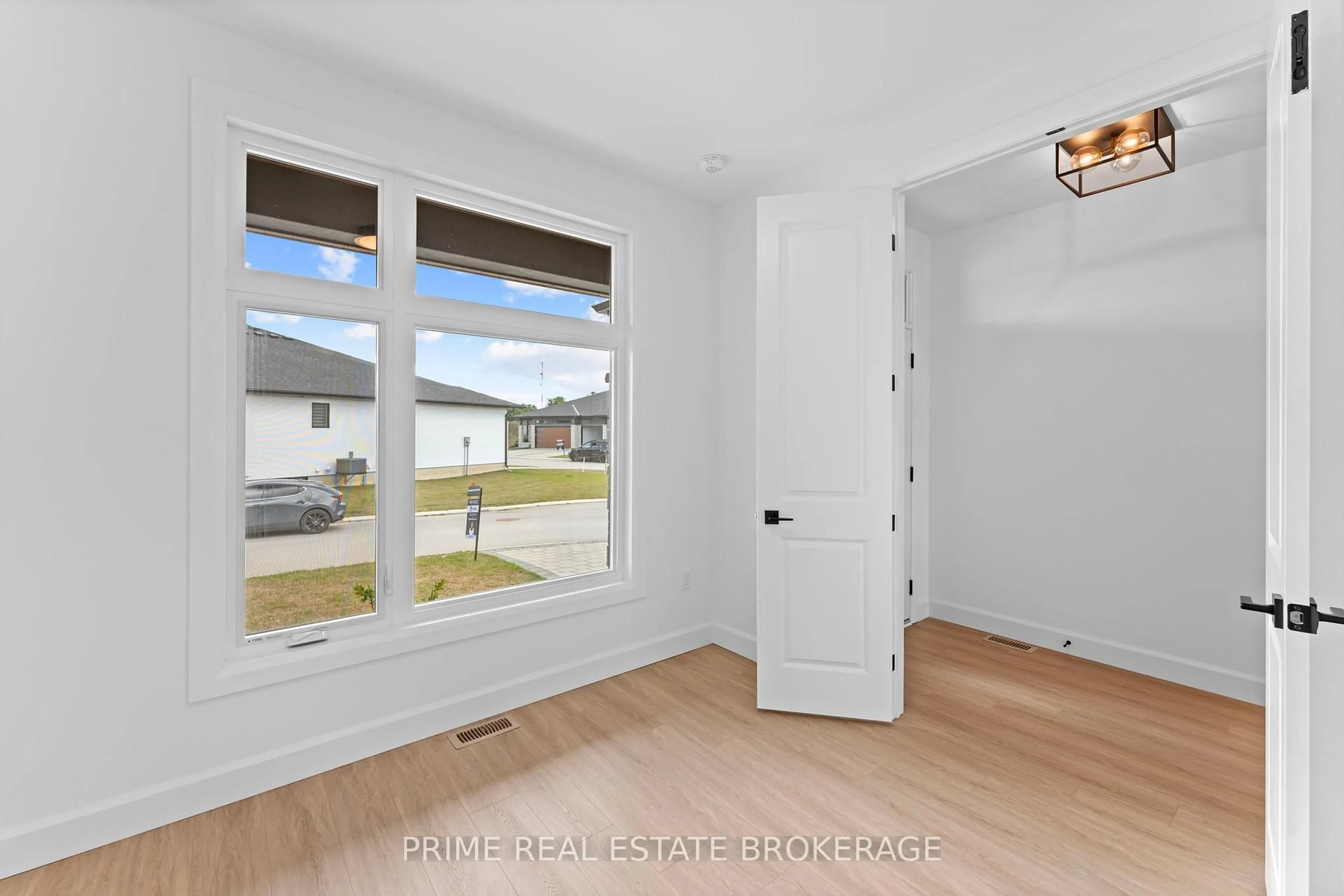 Indoor entryway for 110 Coastal Cres #1, Lambton Shores Ontario N0M 1T0