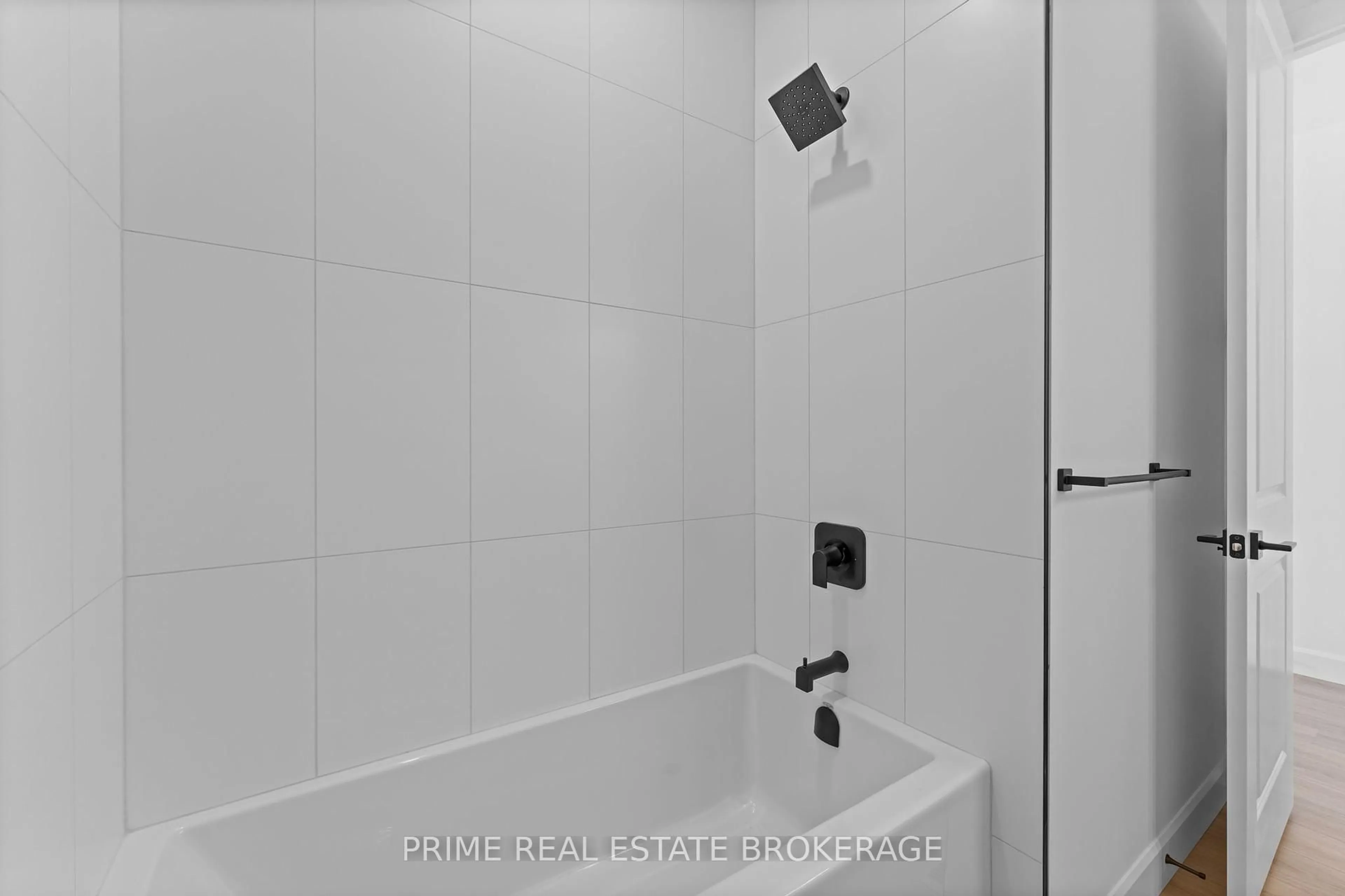 Standard bathroom, ceramic/tile floor for 110 Coastal Cres #1, Lambton Shores Ontario N0M 1T0