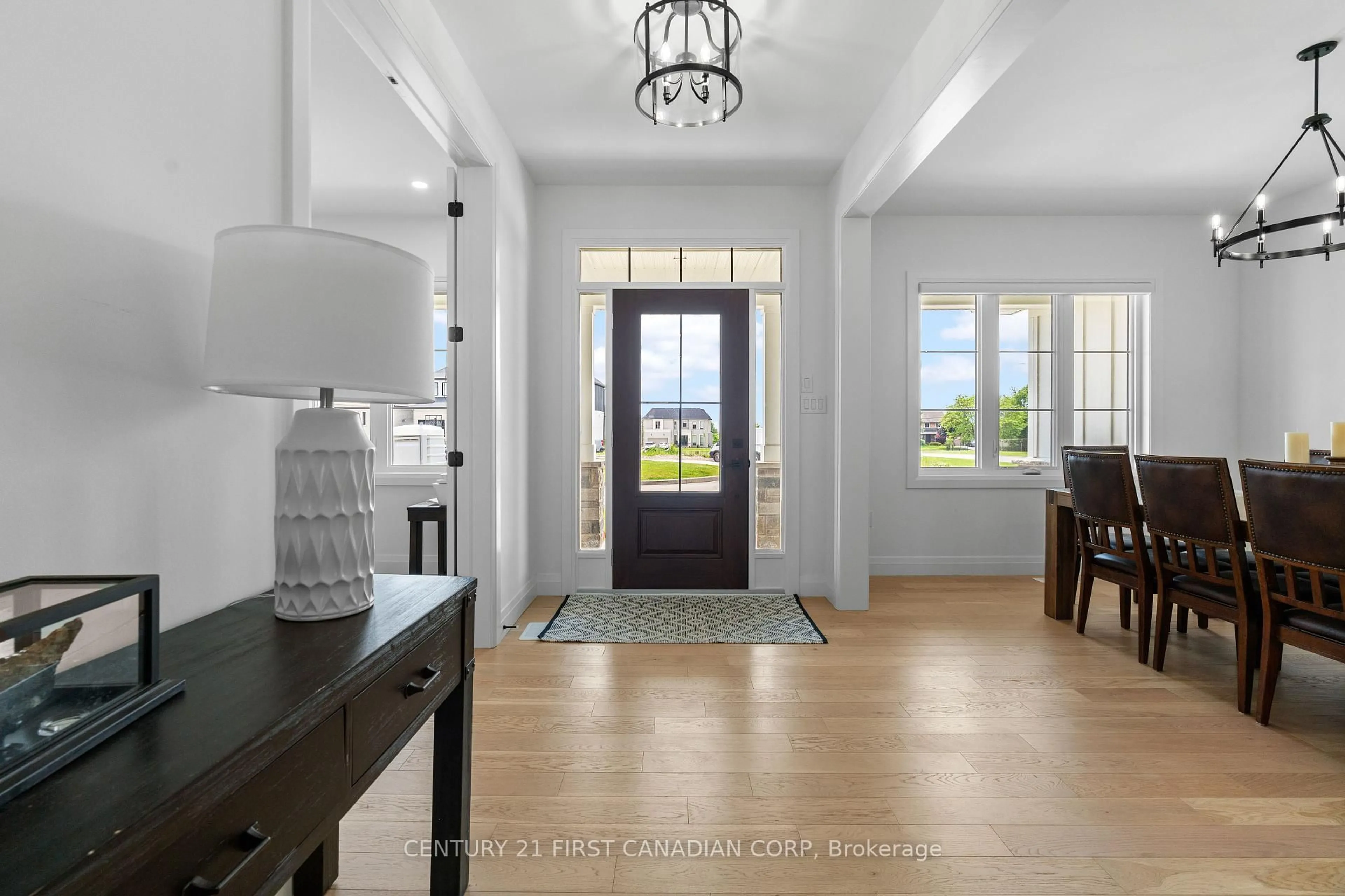 Indoor entryway for 162 Princeton Terr, London South Ontario N6K 0L5