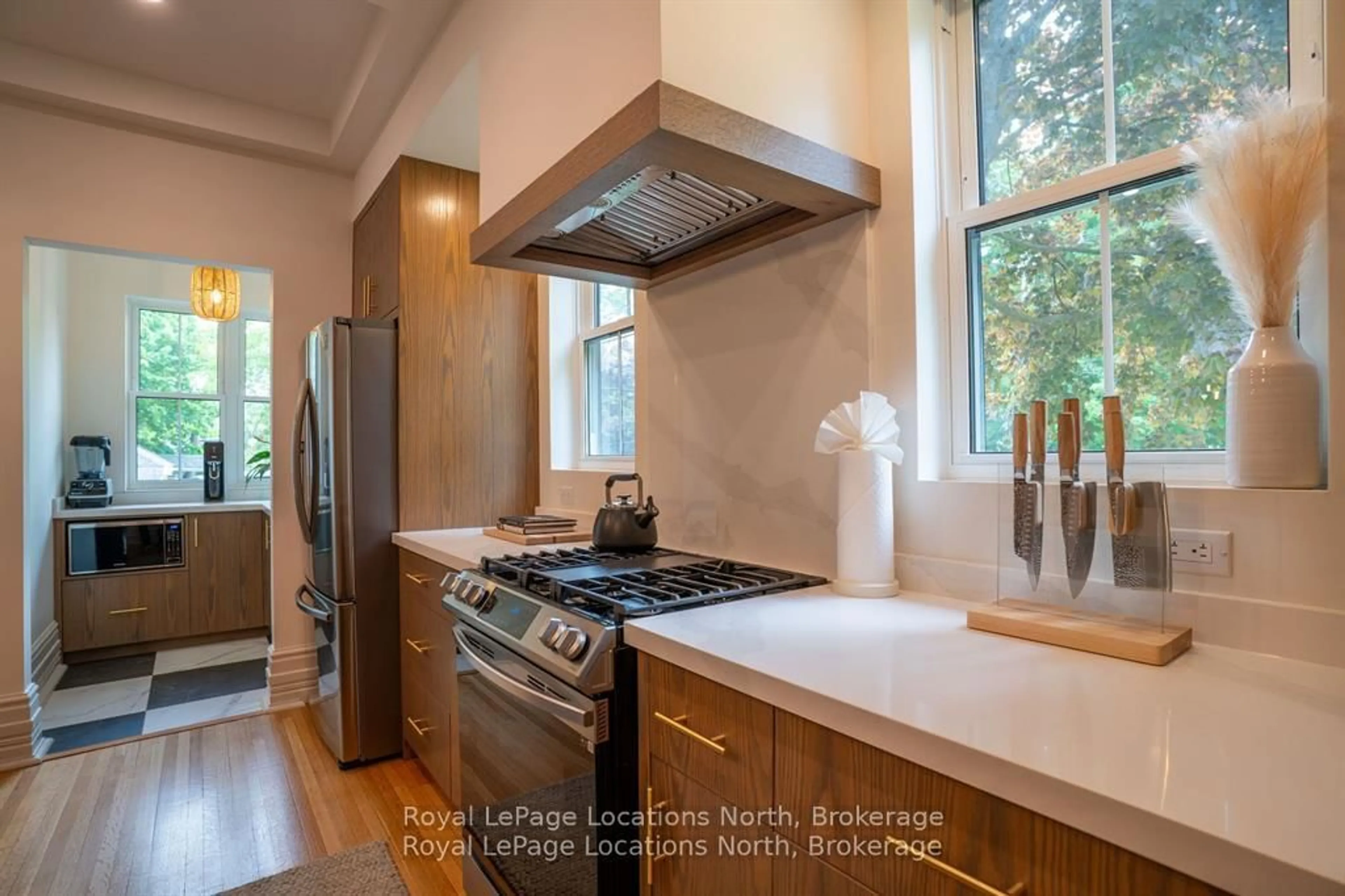 Contemporary kitchen, ceramic/tile floor for 163 Trowbridge St, Meaford Ontario N4L 1G3