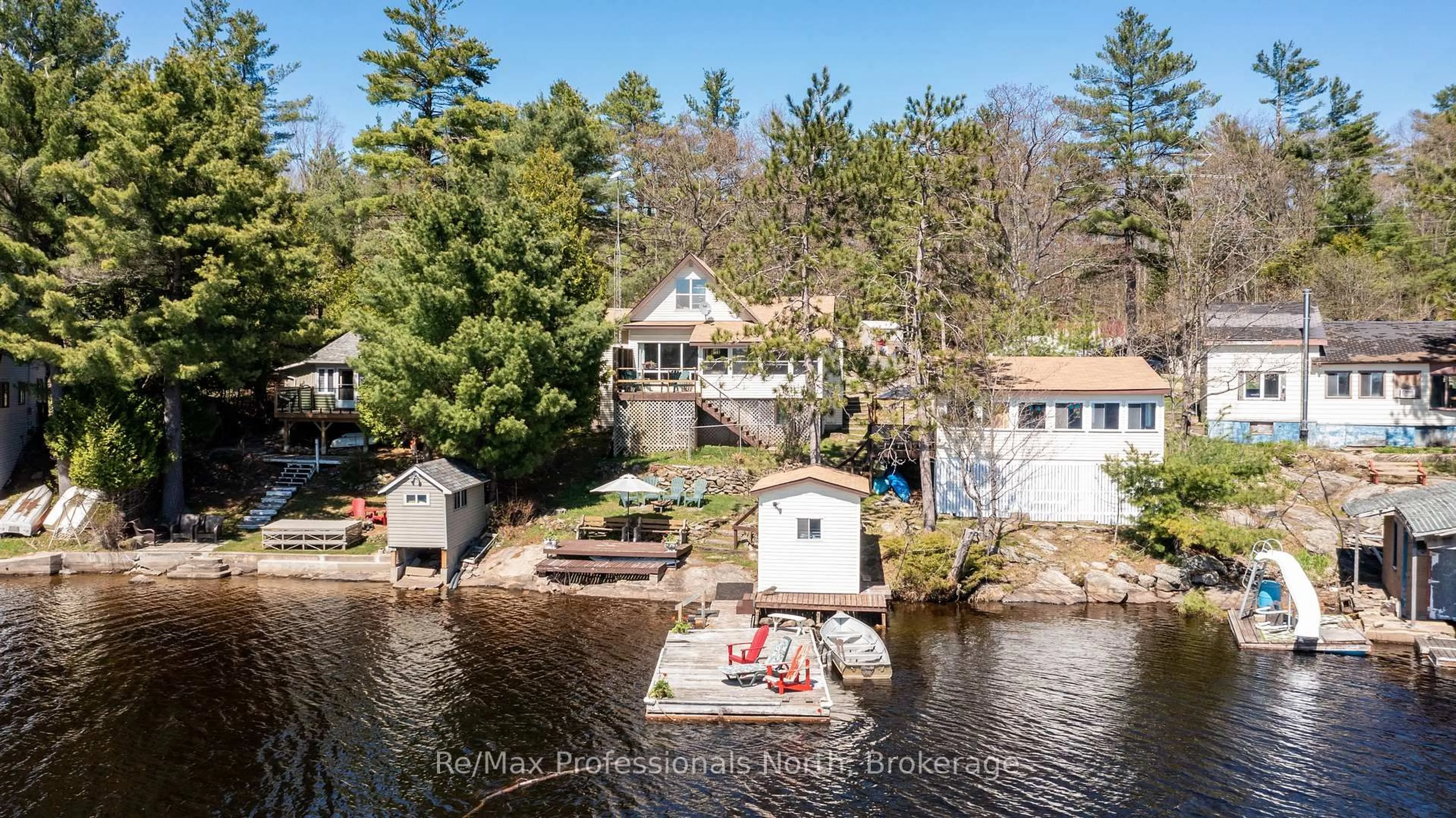 A pic from outside/outdoor area/front of a property/back of a property/a pic from drone, water/lake/river/ocean view for 1055 EVANSWOOD Dr, Gravenhurst Ontario P0E 1G0