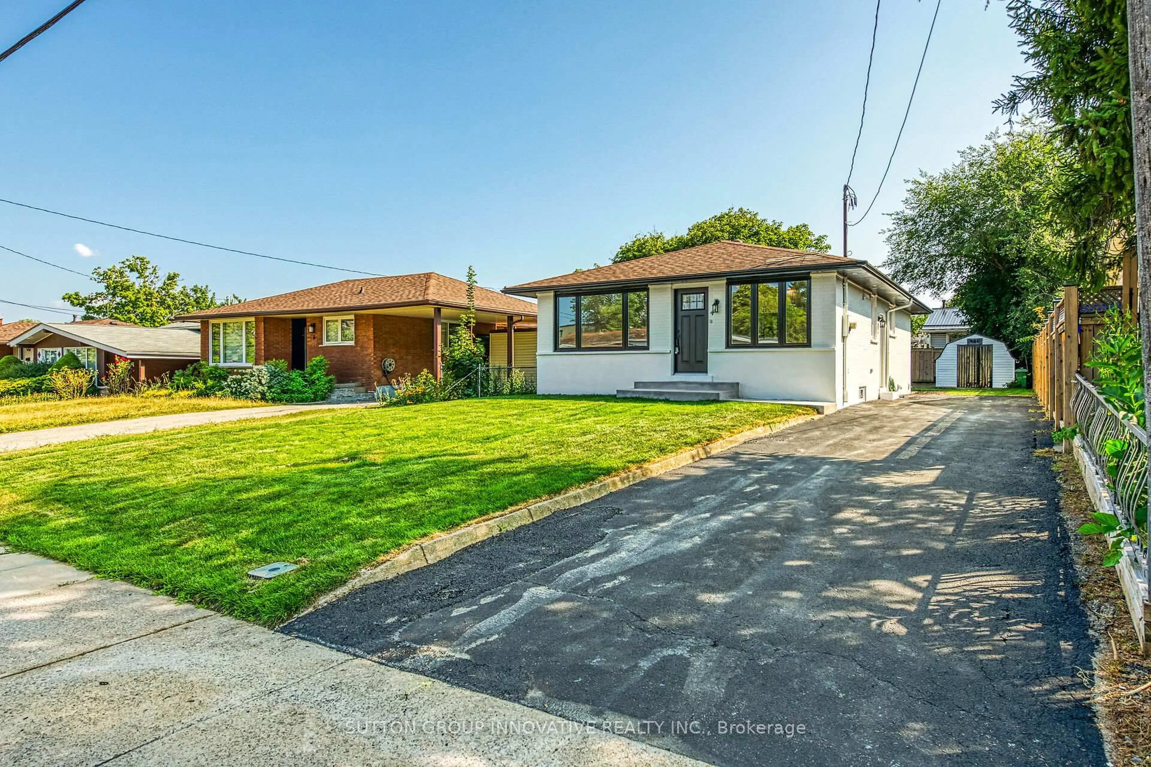 A pic from outside/outdoor area/front of a property/back of a property/a pic from drone, street for 4 Lilacside Dr, Hamilton Ontario L8V 2L6