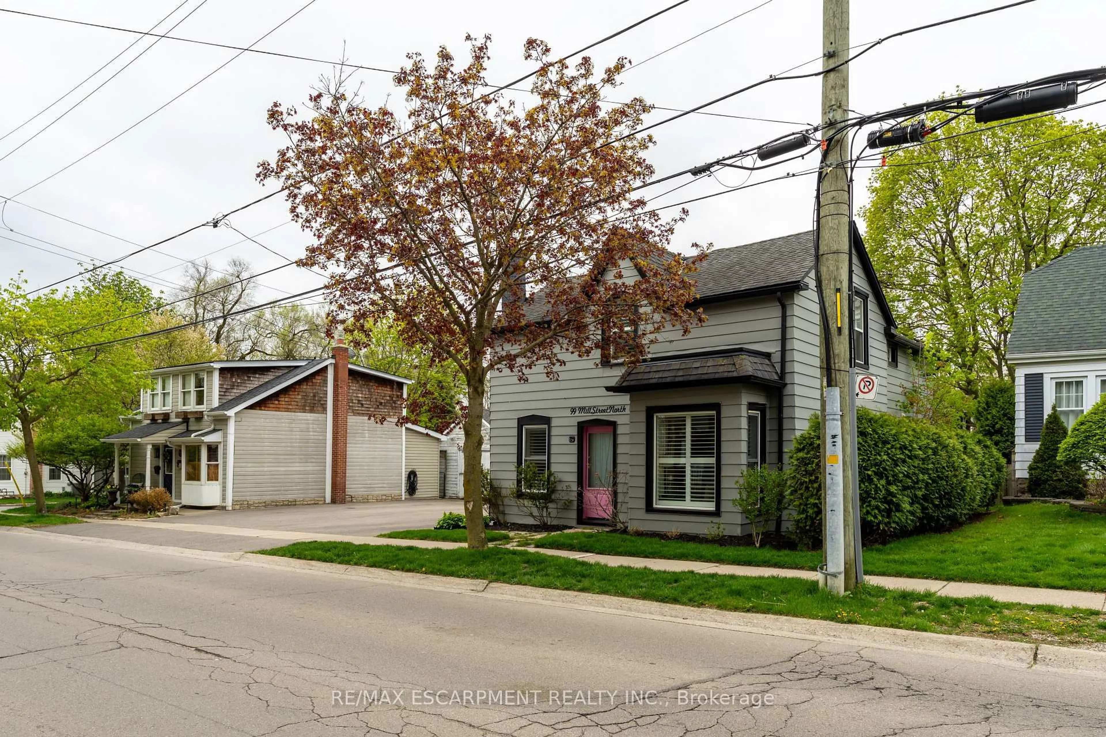Home with brick exterior material, street for 99 Mill St, Hamilton Ontario L0R 2H0