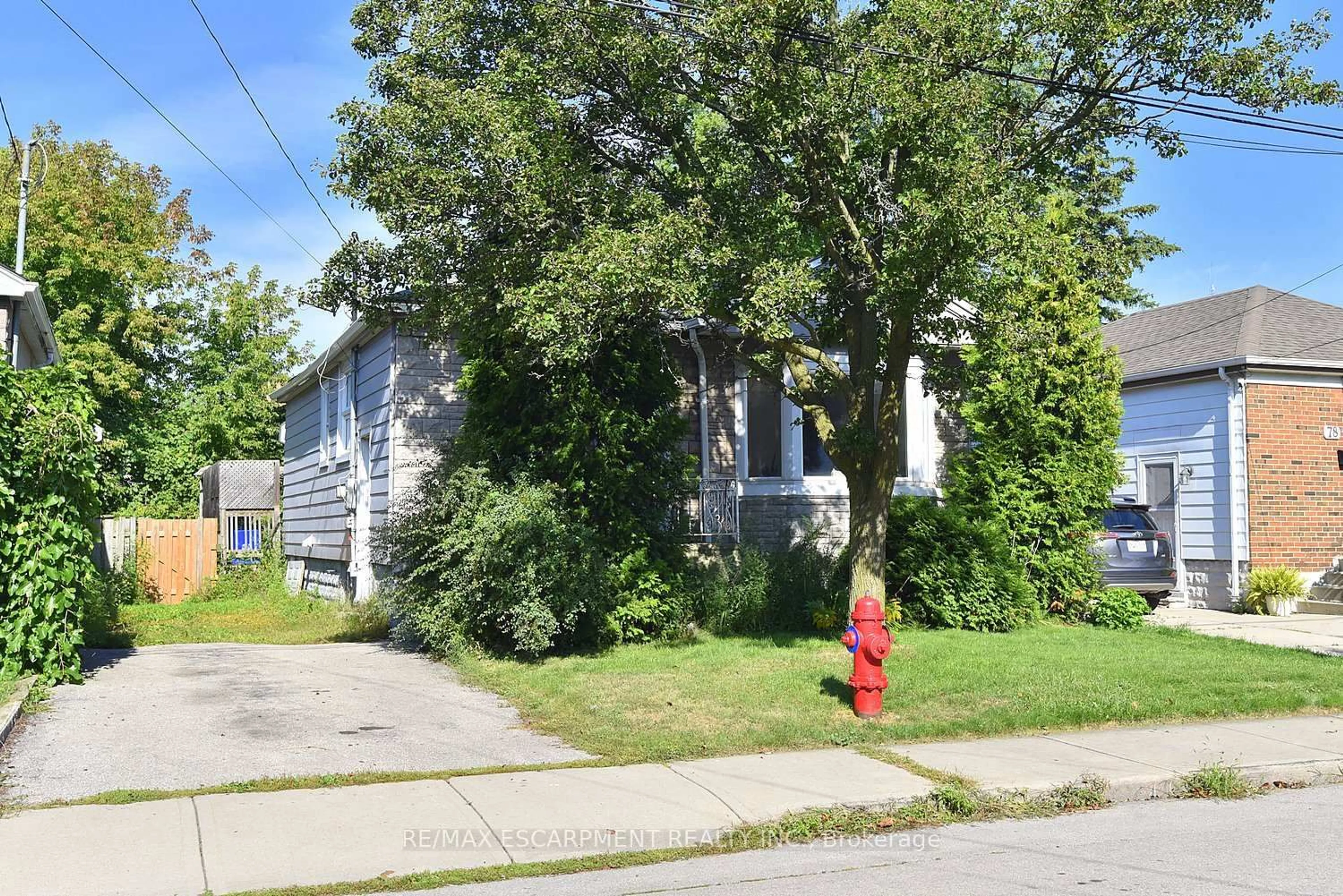 Unknown for 82 East 38th St, Hamilton Ontario L8V 4E5