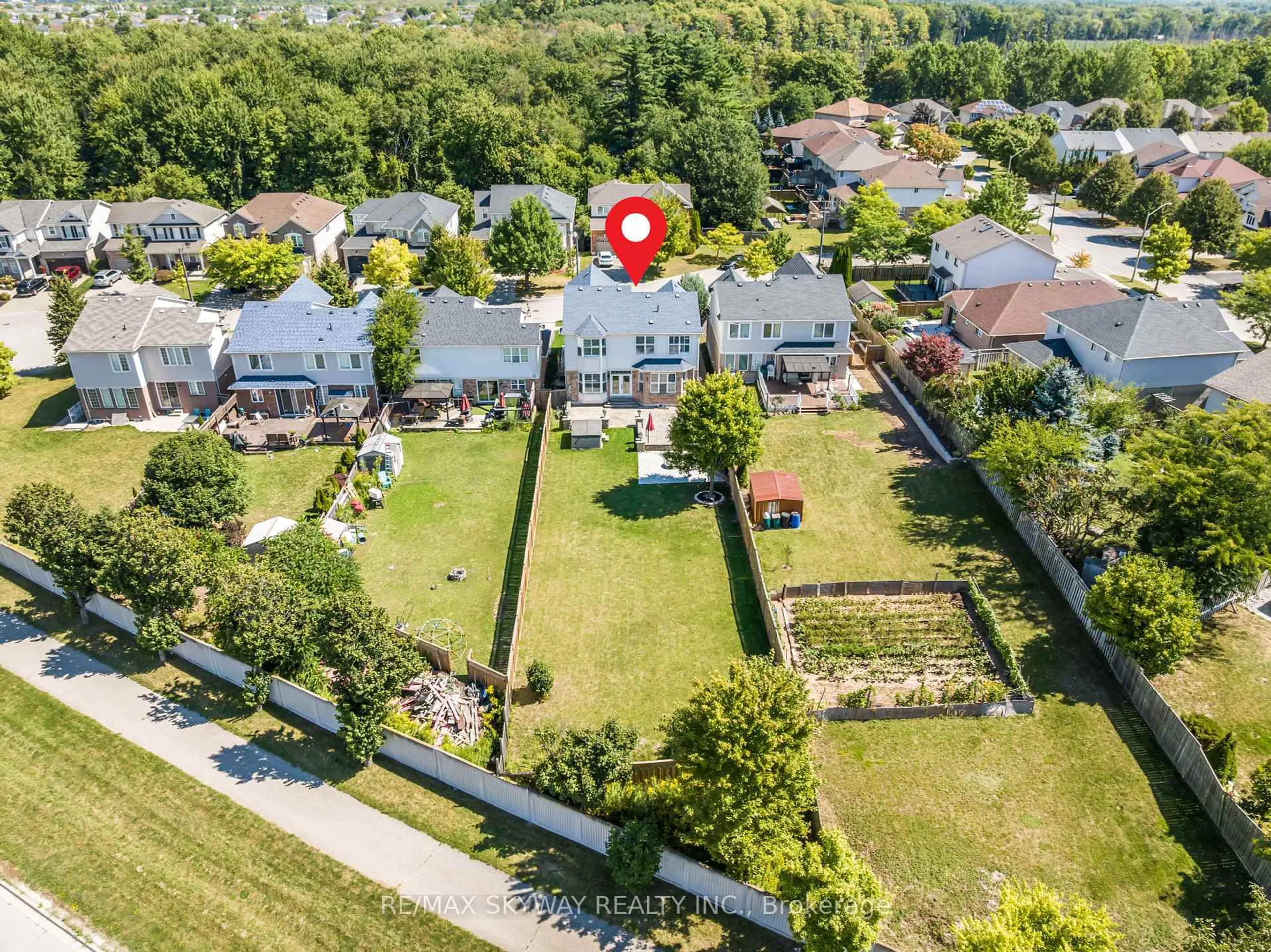 A pic from outside/outdoor area/front of a property/back of a property/a pic from drone, street for 7 Jenner Crt, Cambridge Ontario N1T 2B5