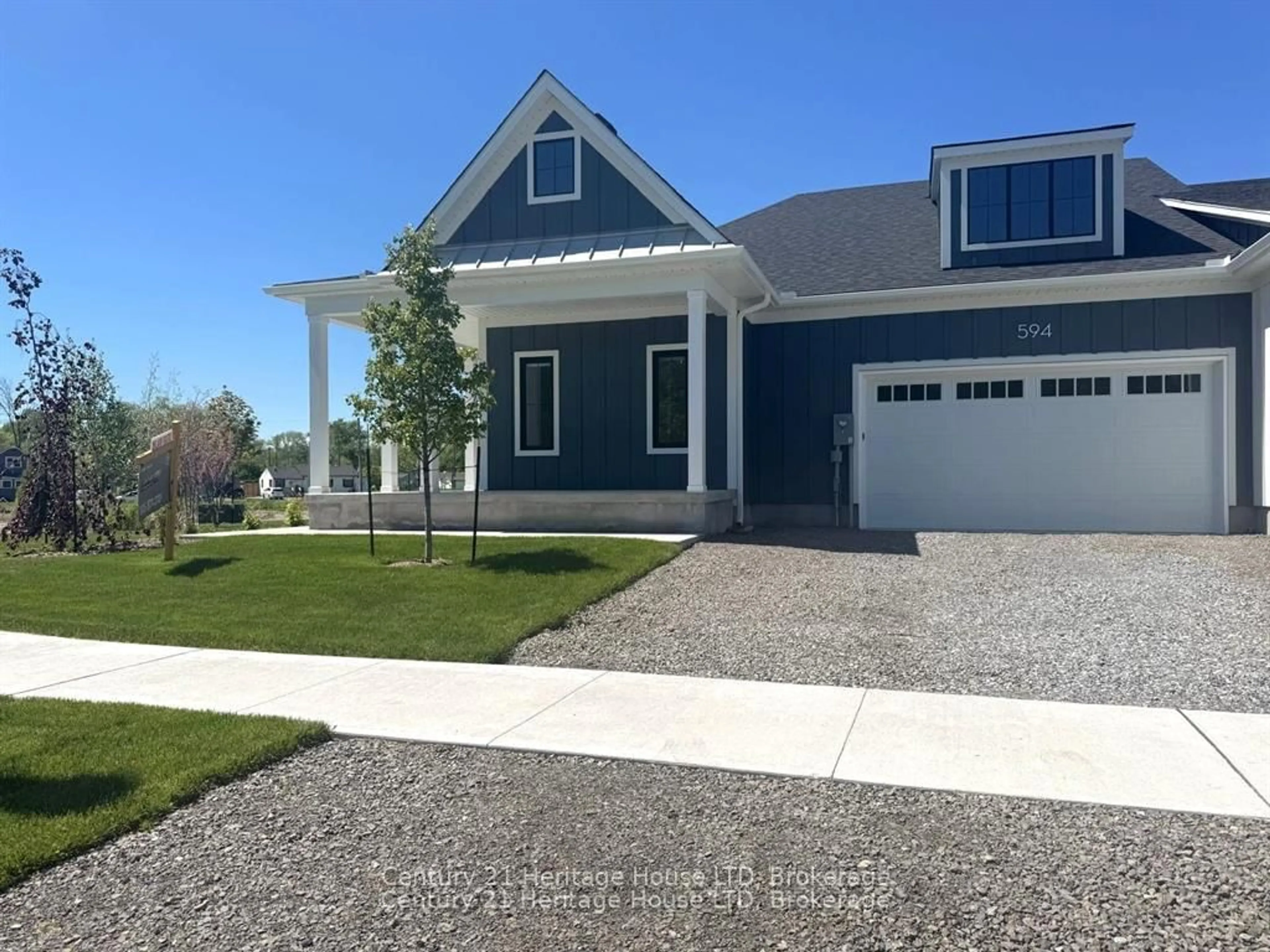 Home with vinyl exterior material, street for 594 Seneca Dr, Fort Erie Ontario L2A 0G7
