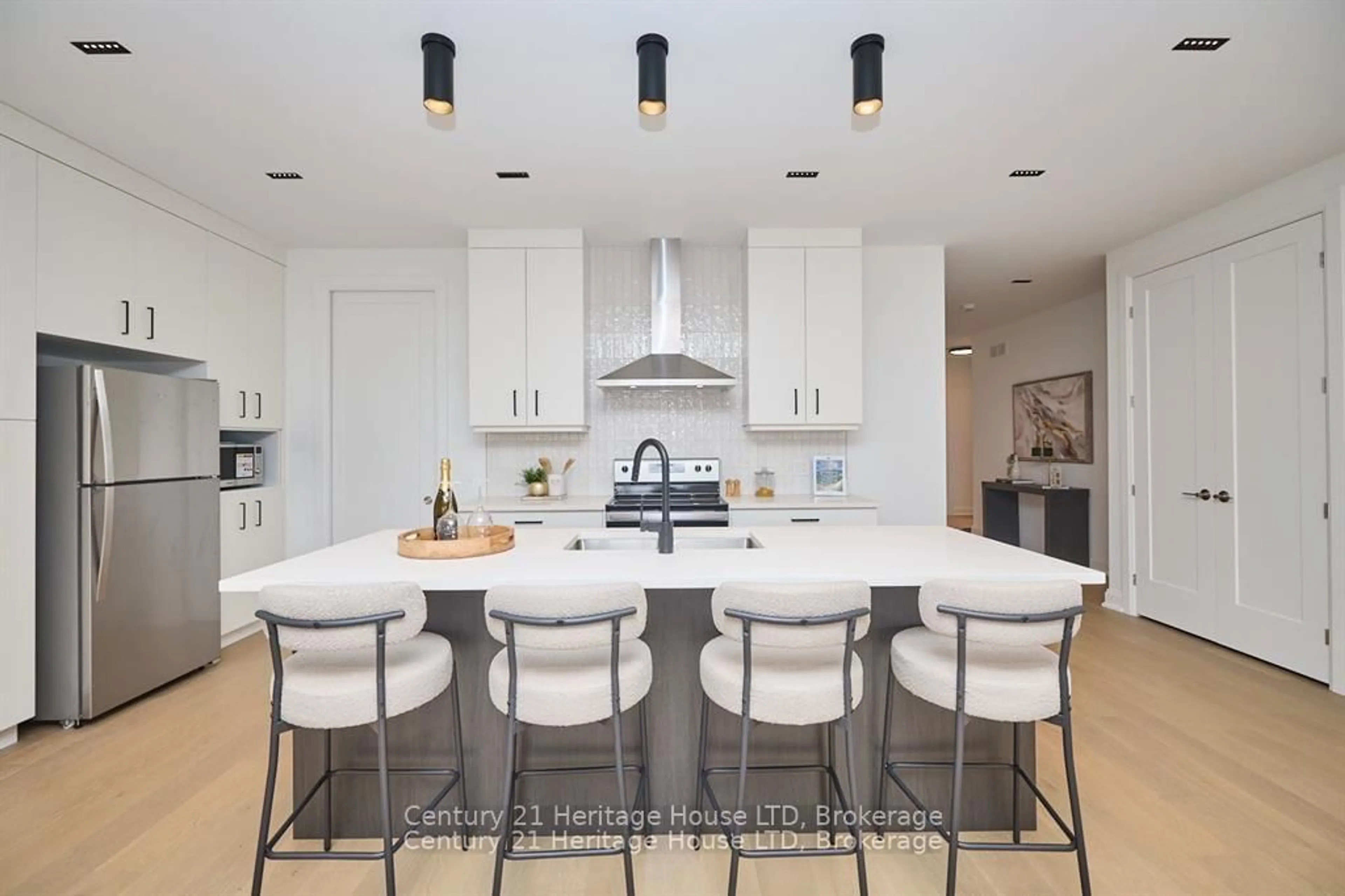 Contemporary kitchen, ceramic/tile floor for 594 Seneca Dr, Fort Erie Ontario L2A 0G7