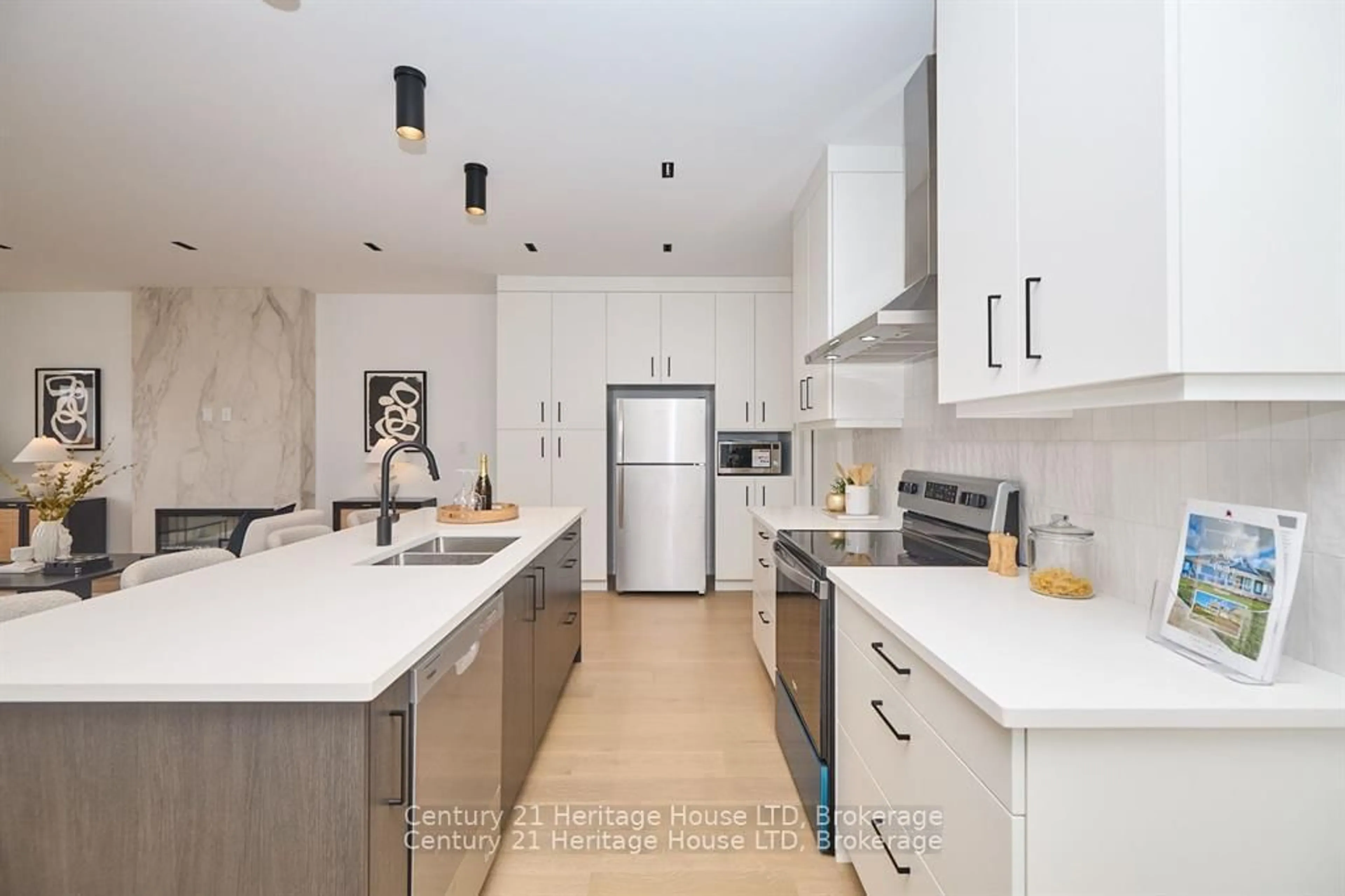 Contemporary kitchen, ceramic/tile floor for 594 Seneca Dr, Fort Erie Ontario L2A 0G7