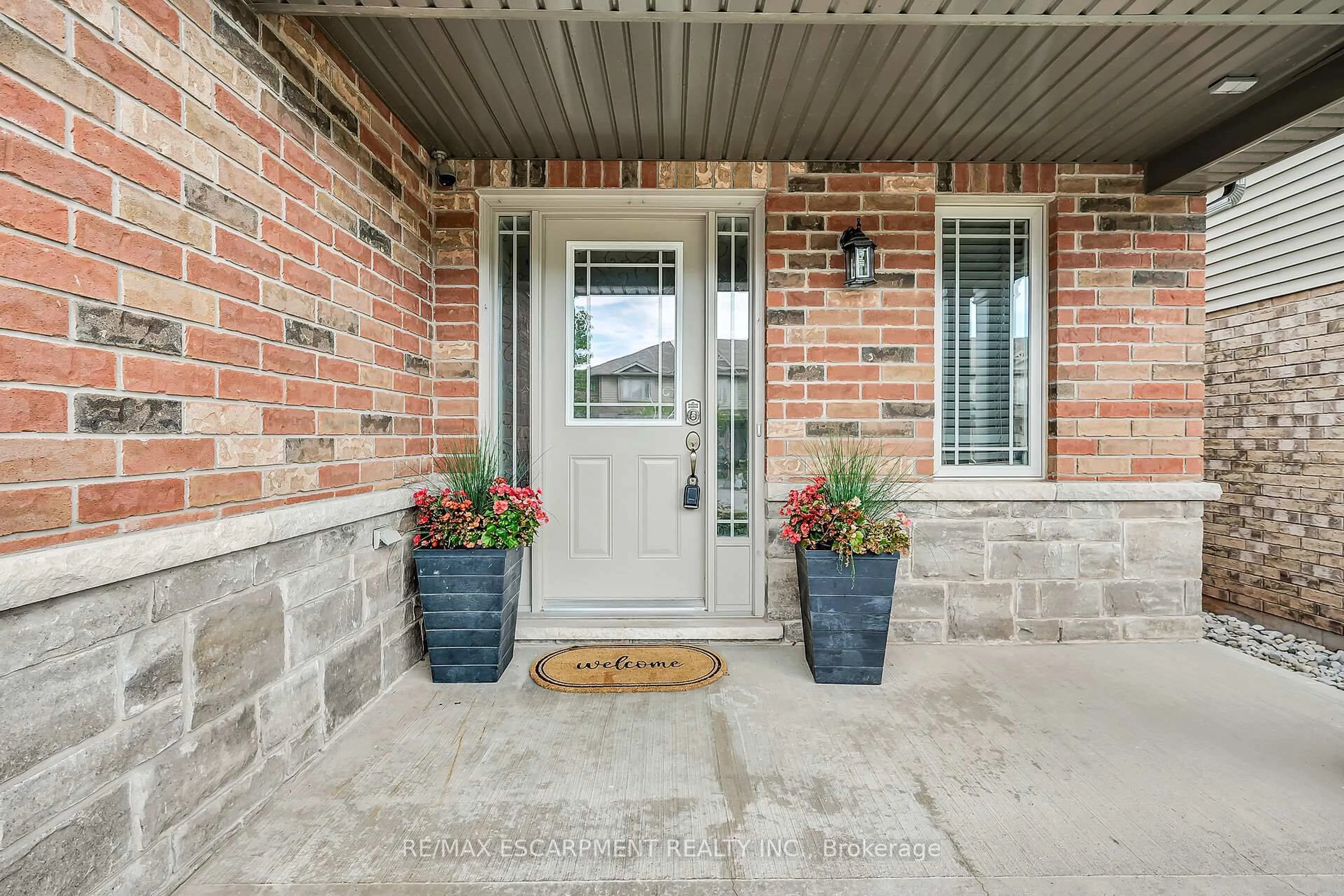 Indoor entryway for 70 Escarpment Dr, Hamilton Ontario L8E 0G4
