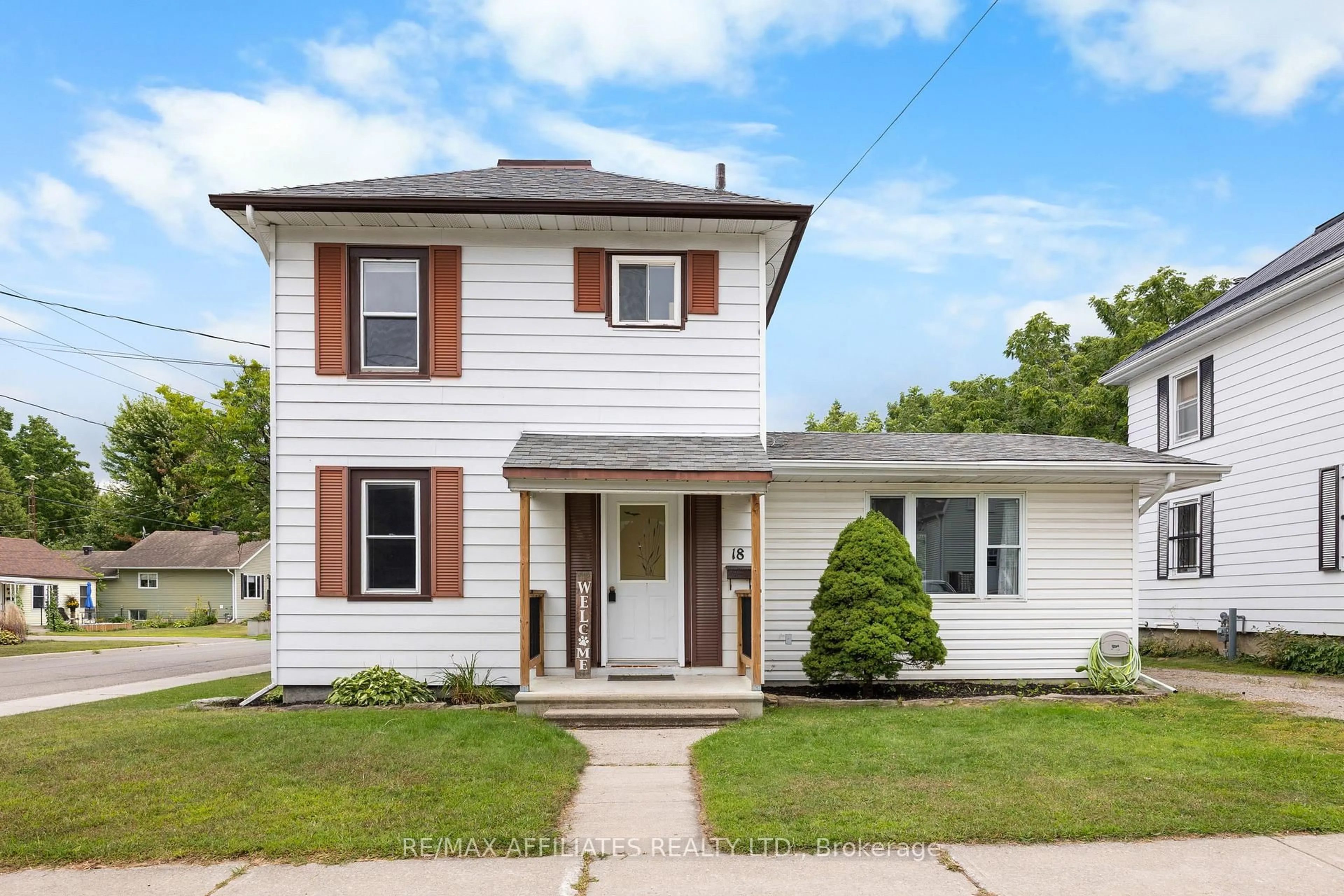 Home with vinyl exterior material, street for 18 Cockburn St, Perth Ontario K7H 2A9