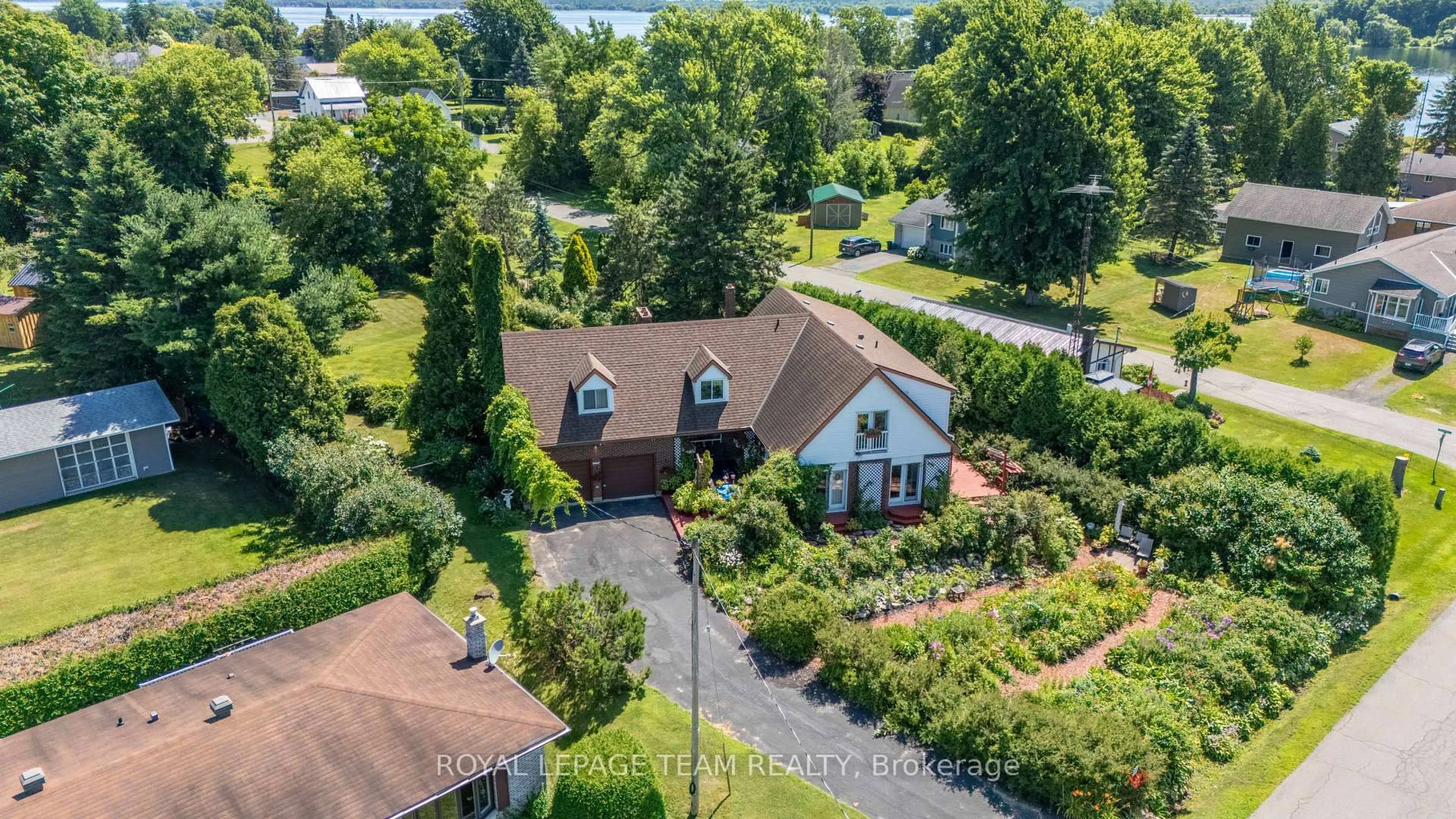 A pic from outside/outdoor area/front of a property/back of a property/a pic from drone, water/lake/river/ocean view for 5687 Cherry St, South Dundas Ontario K0C 1X0