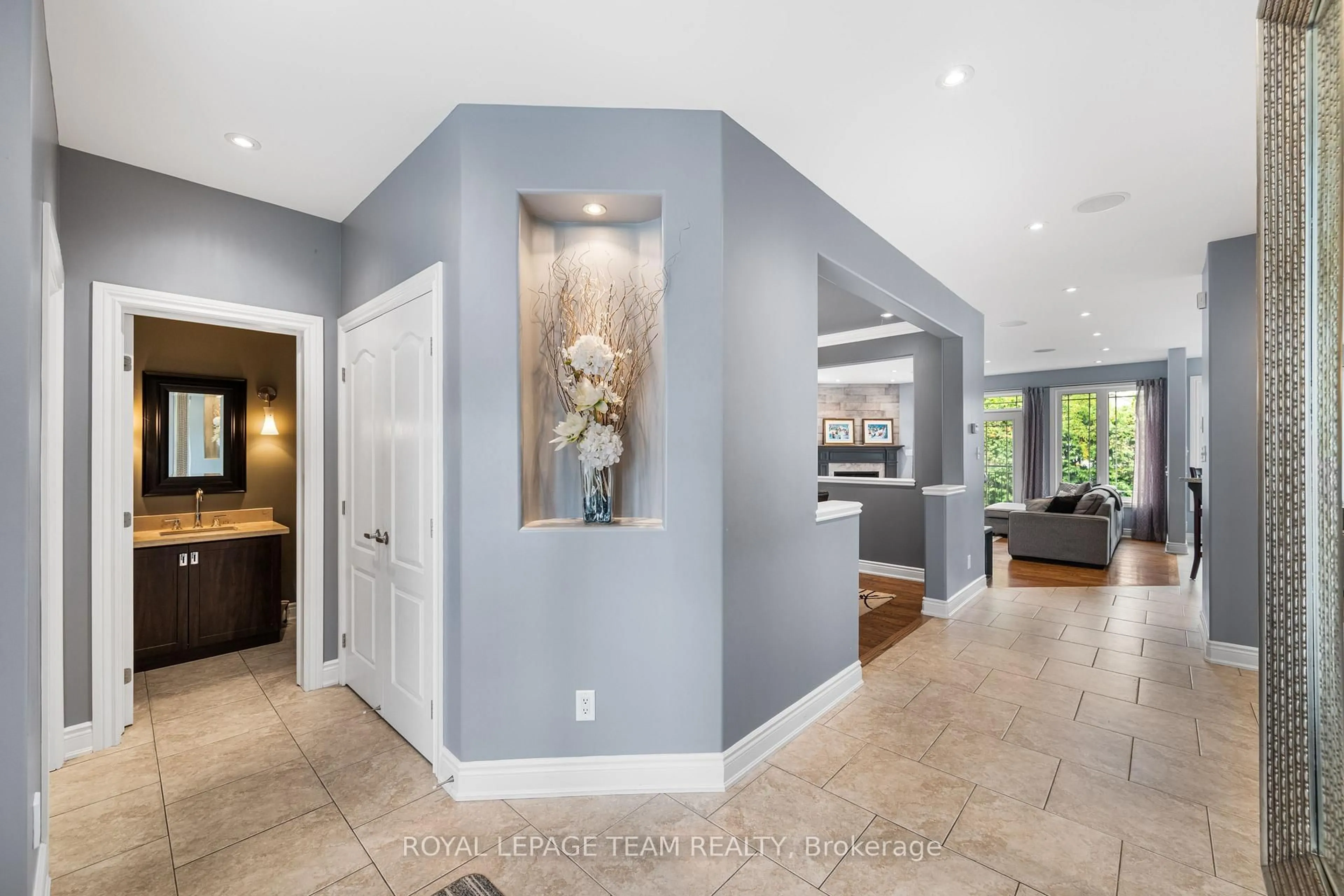 Indoor entryway for 49 Savuto Way, Ottawa Ontario K2G 2T2