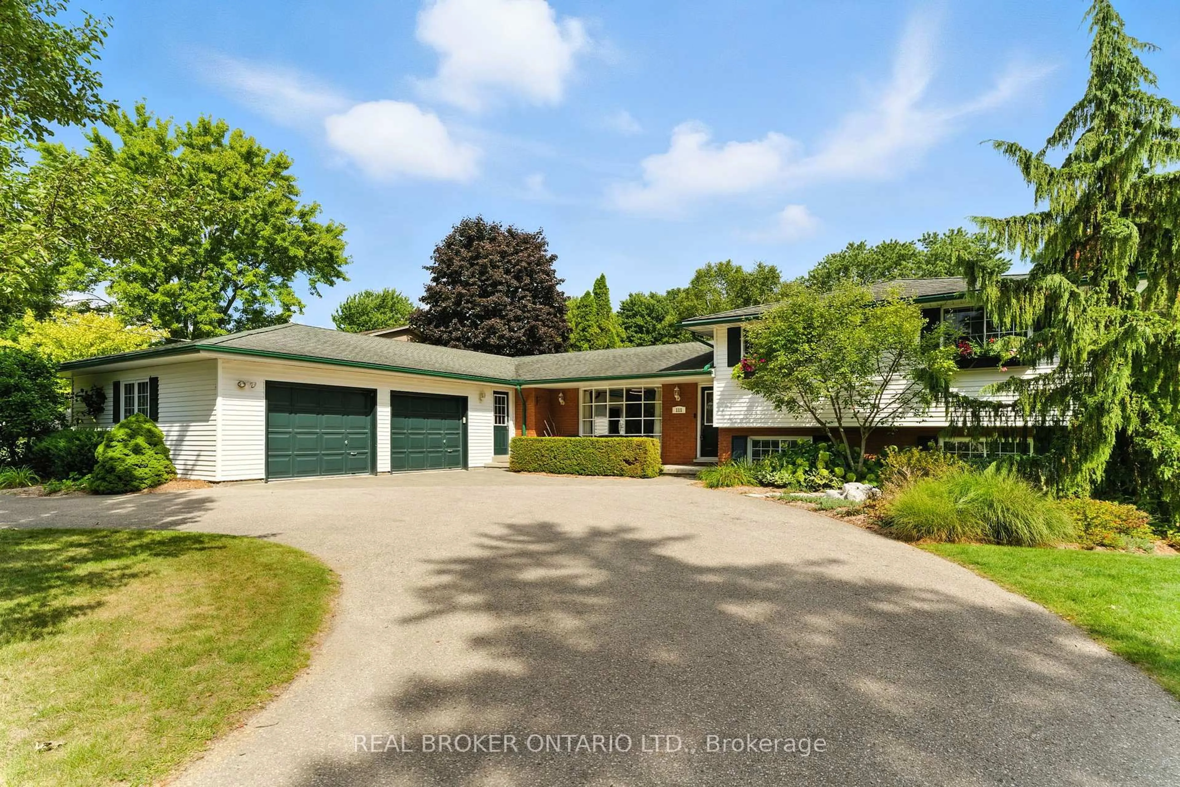 A pic from outside/outdoor area/front of a property/back of a property/a pic from drone, street for 111 Golf Course Rd, Woolwich Ontario N2J 4G8