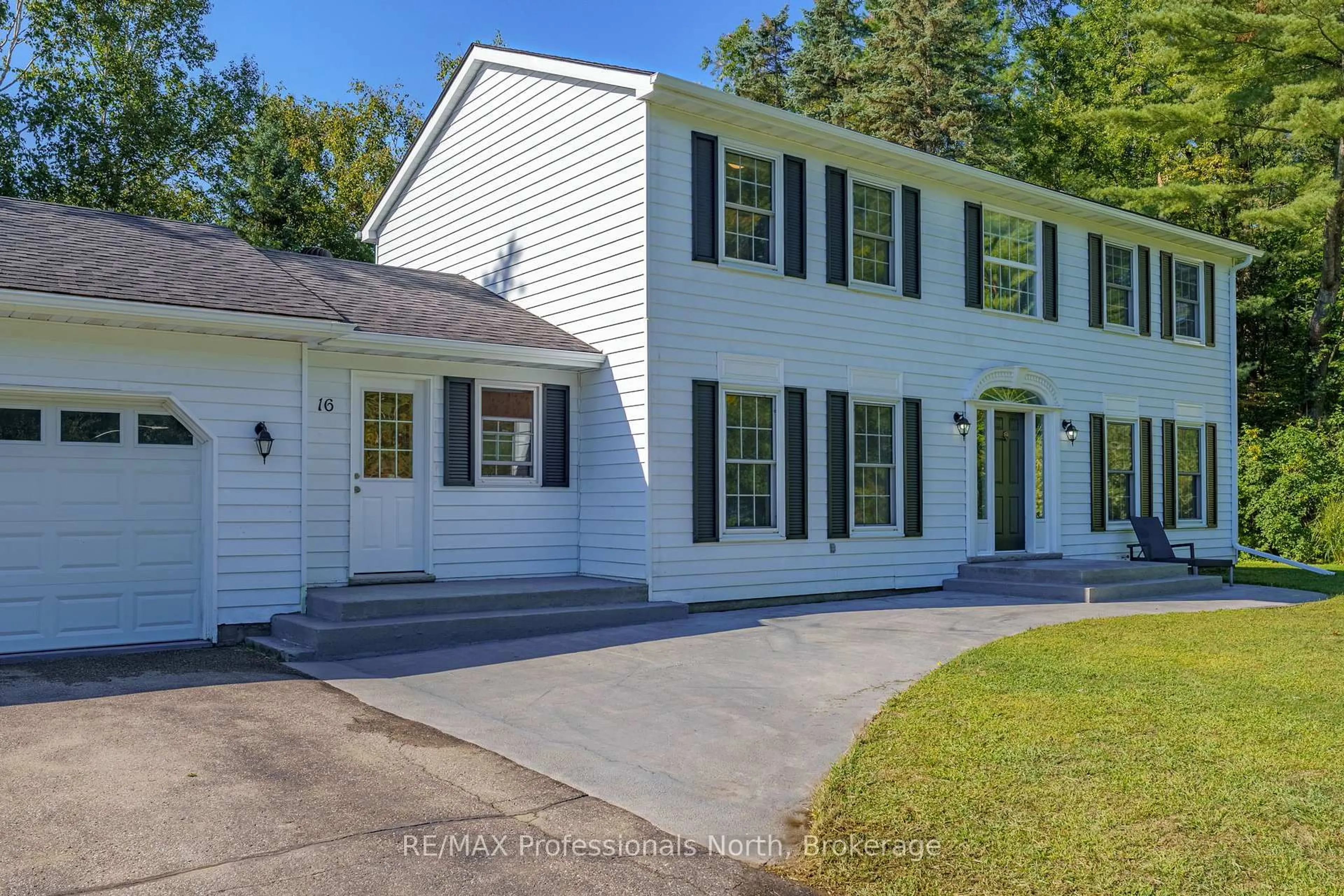 Home with vinyl exterior material, street for 16 Brobst Forest Cres, Bracebridge Ontario P1L 1C8