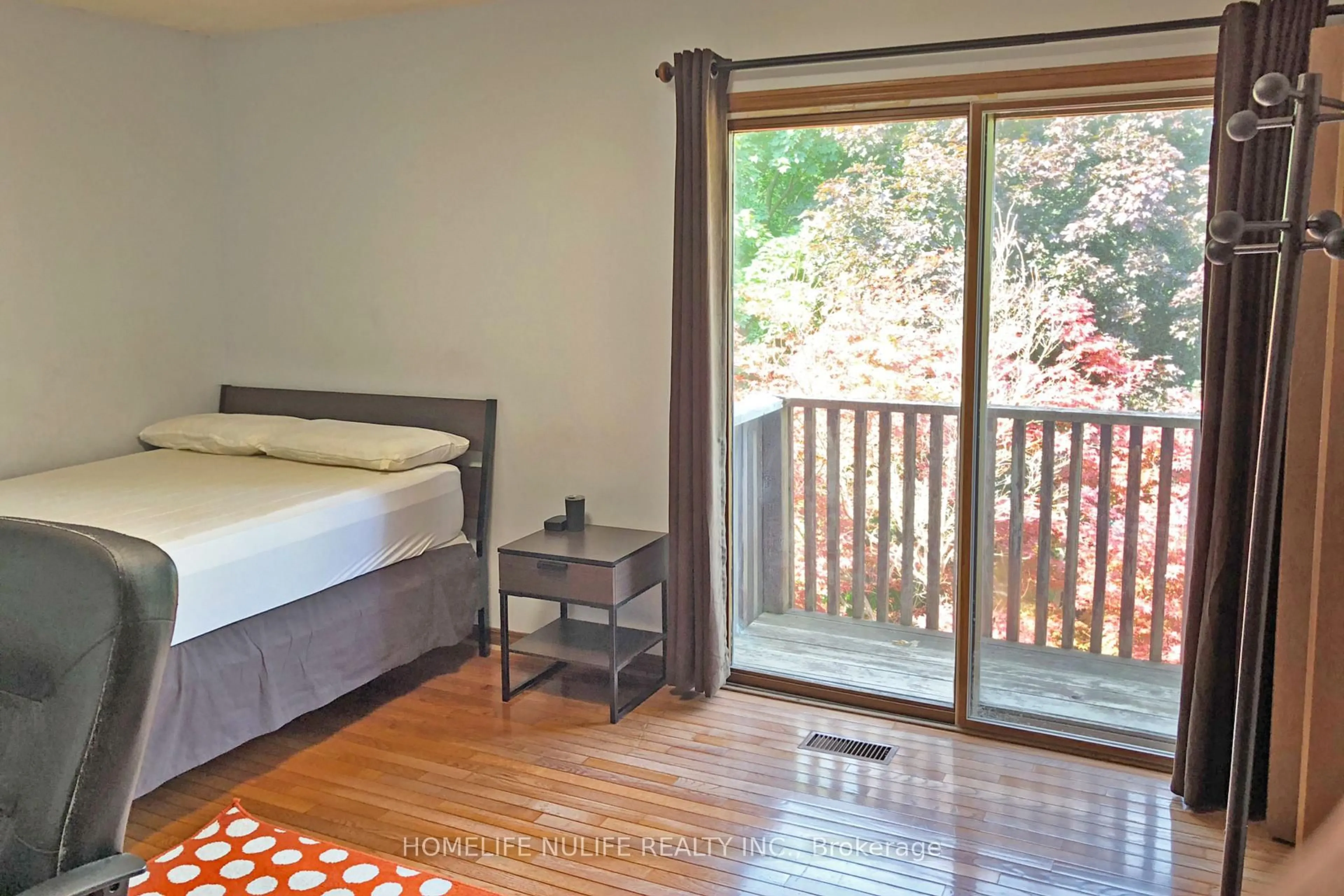Bedroom with bed, wood/laminate floor for 141 Castlegrove Blvd, London North Ontario N6G 3T3