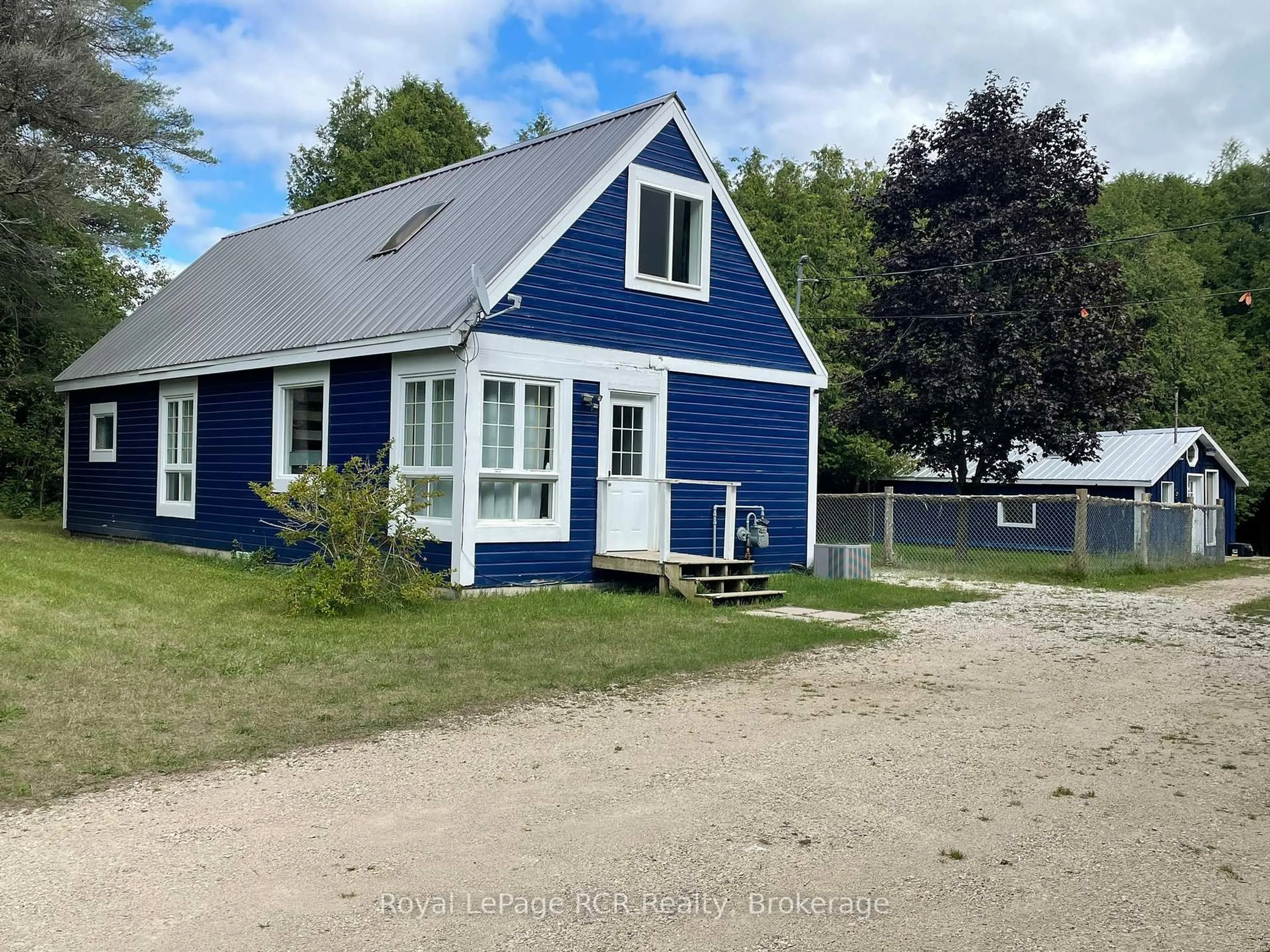 A pic from outside/outdoor area/front of a property/back of a property/a pic from drone, street for 121 Collingwood St, Grey Highlands Ontario N0C 1E0