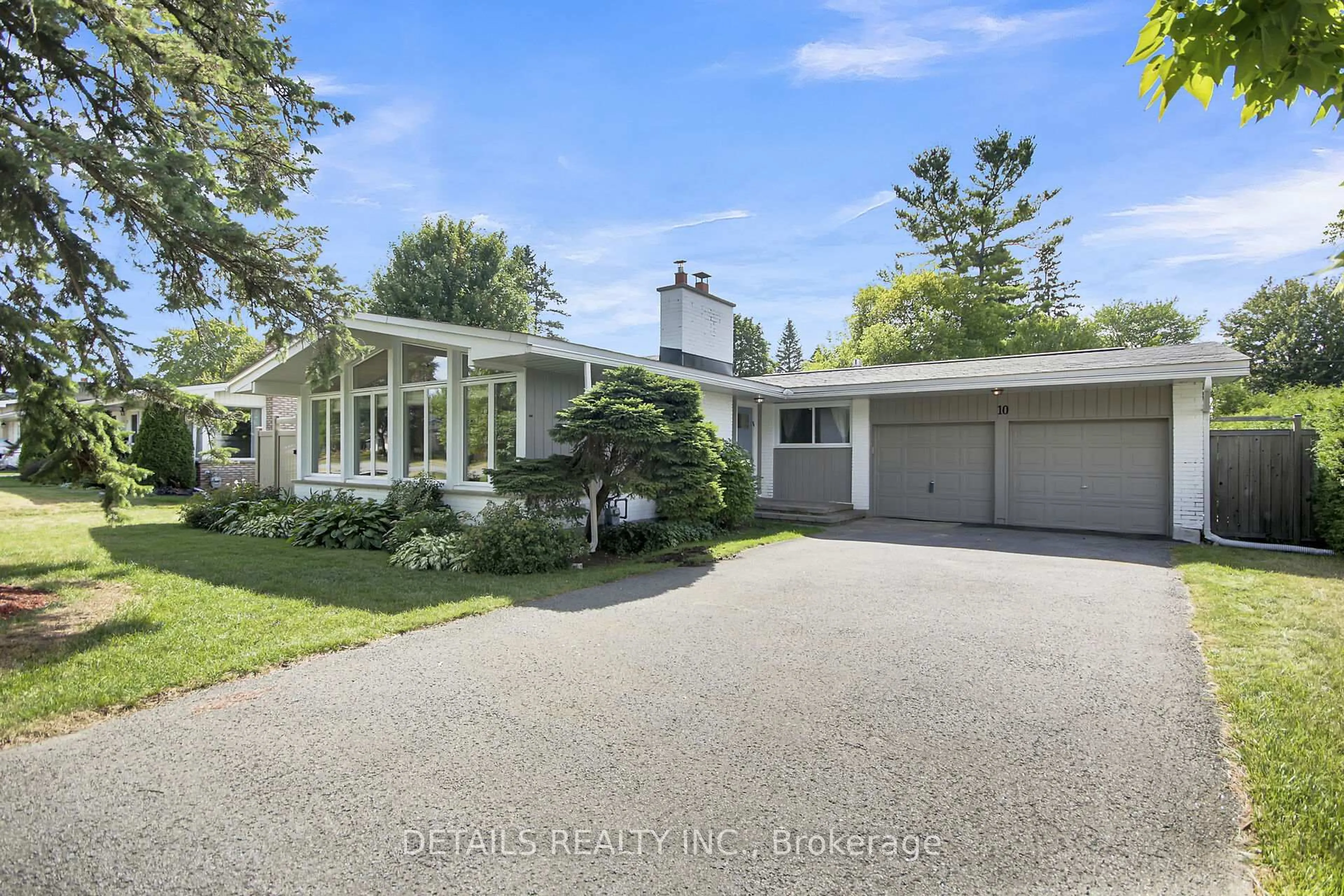 A pic from outside/outdoor area/front of a property/back of a property/a pic from drone, street for 10 Aberfeldy St, Ottawa Ontario K2H 6H5