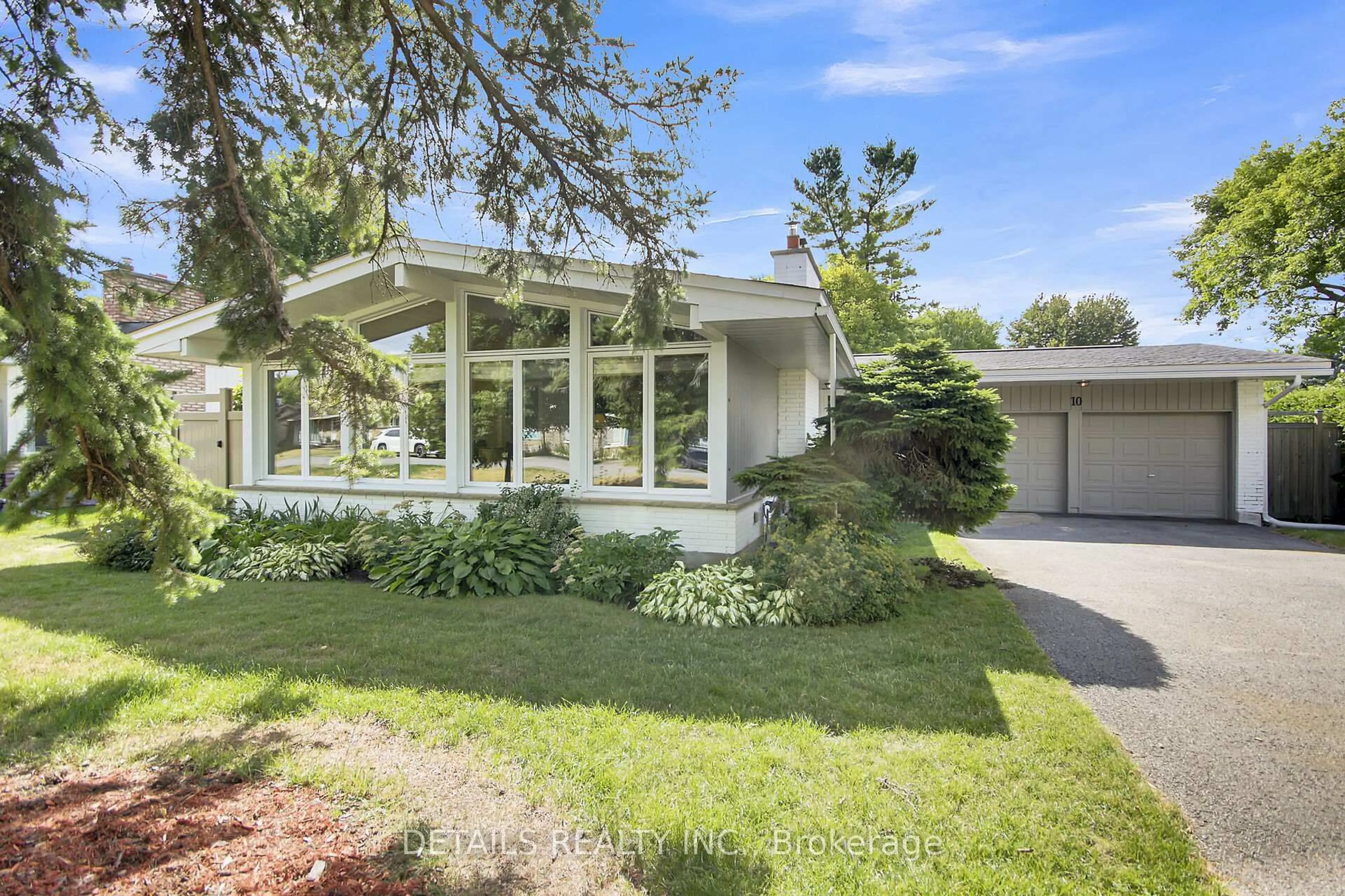 Home with vinyl exterior material, street for 10 Aberfeldy St, Ottawa Ontario K2H 6H5