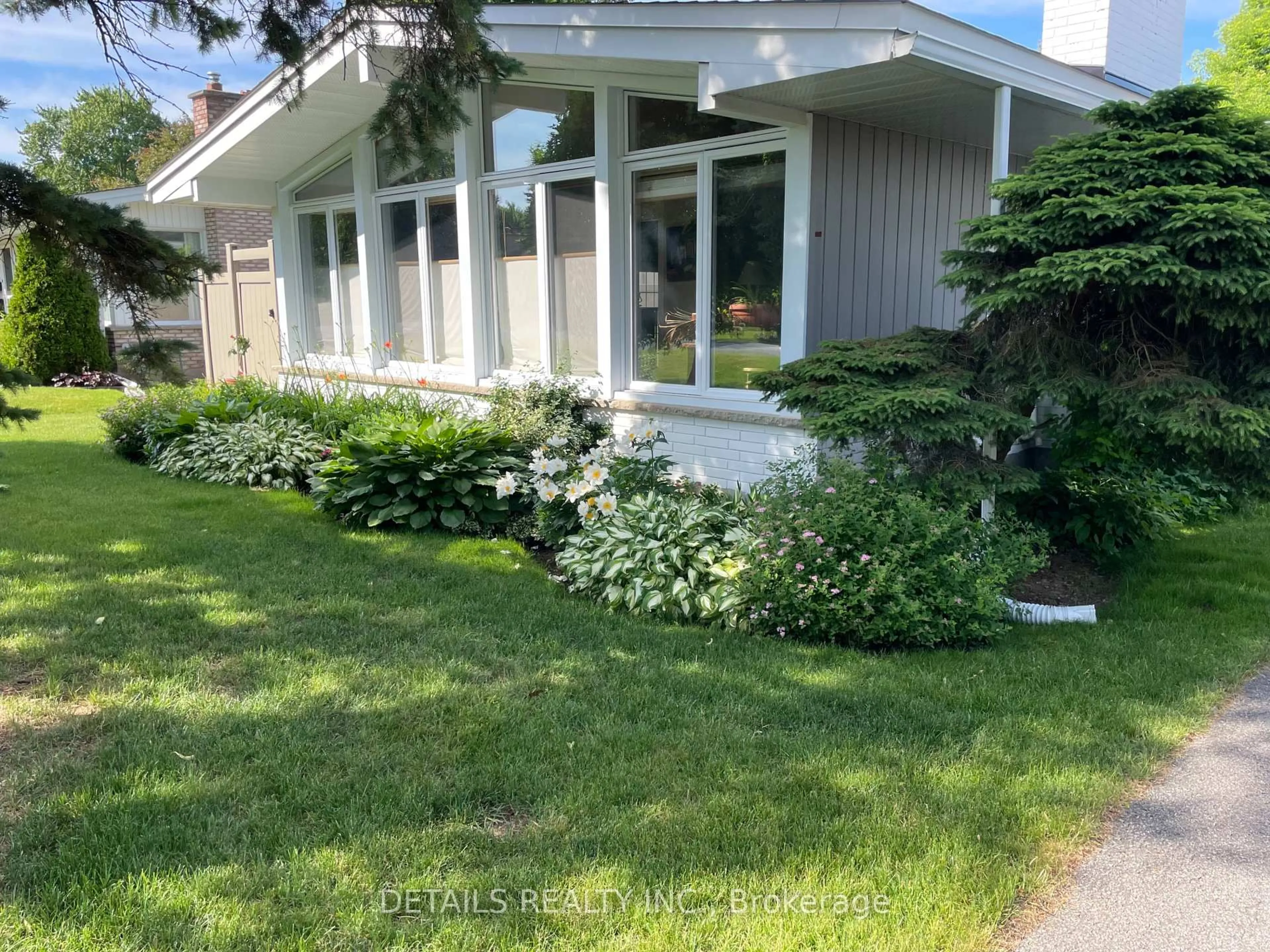 Unknown for 10 Aberfeldy St, Ottawa Ontario K2H 6H5