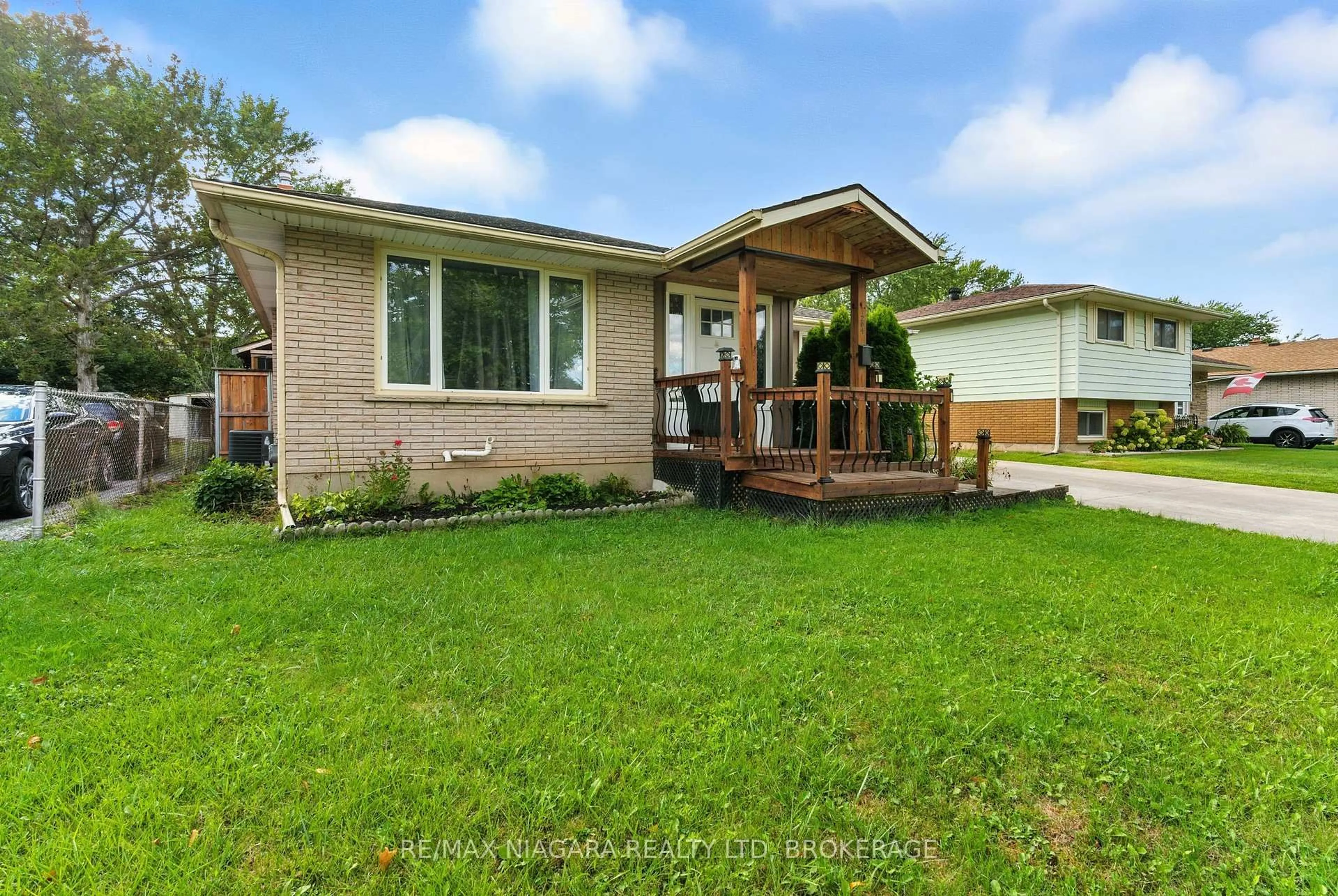 Unknown for 204 Hildred St, Welland Ontario L3B 1N1