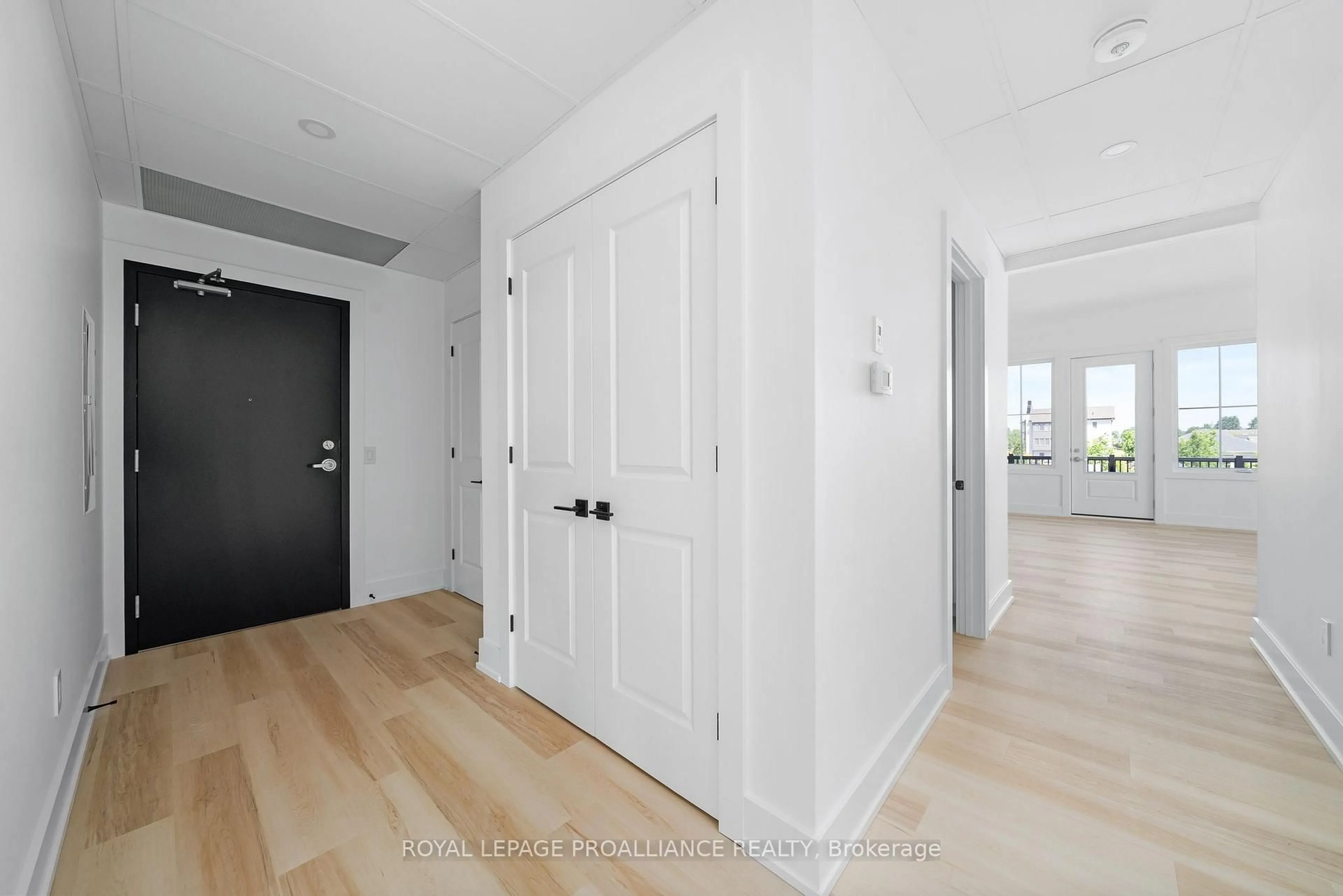 Indoor entryway for 941 Charles Wilson Pkwy #202, Cobourg Ontario K9A 0L2