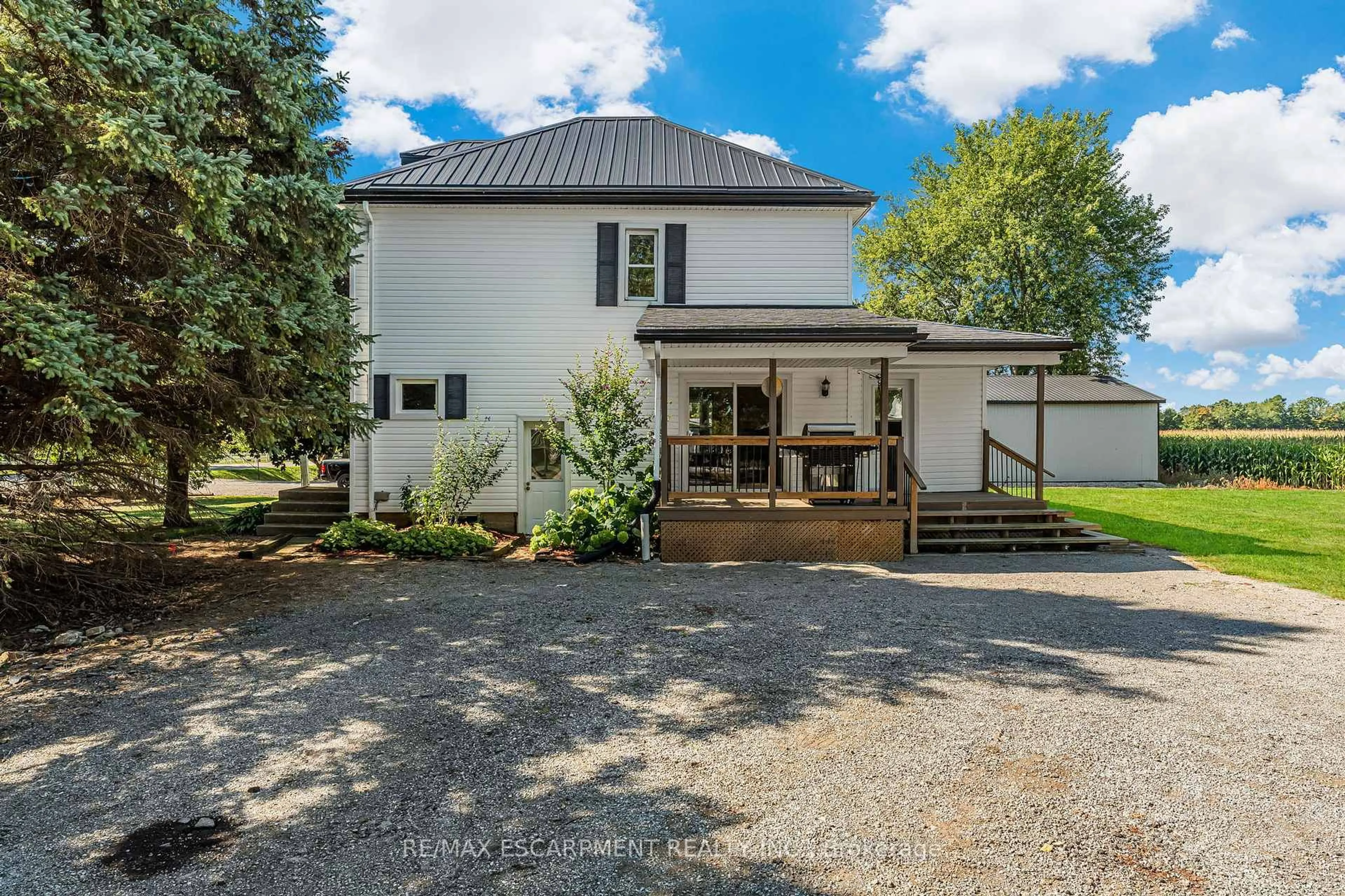 A pic from outside/outdoor area/front of a property/back of a property/a pic from drone, street for 398 Diltz Rd, Haldimand Ontario N1A 2W2