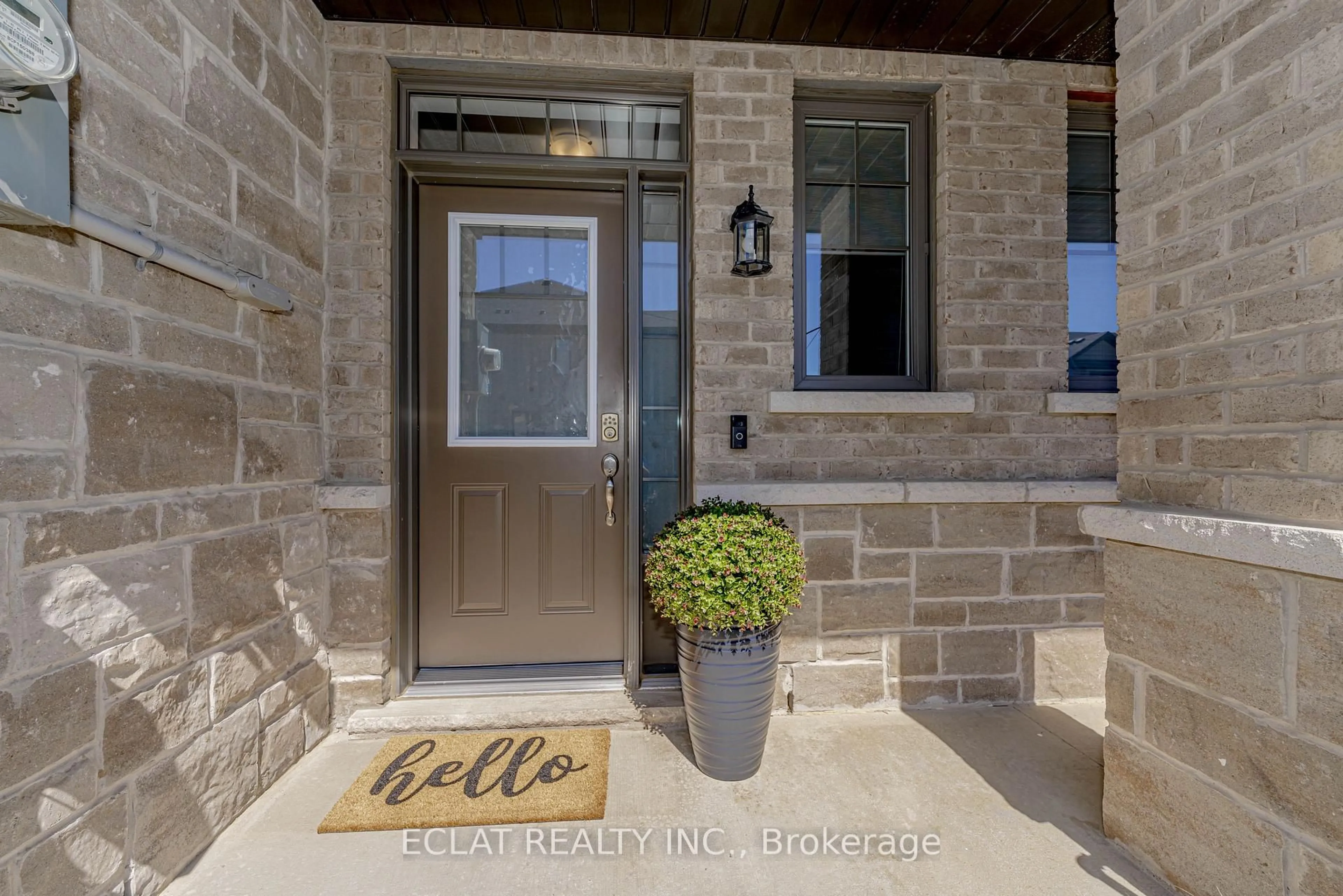 Indoor entryway for 1 Tom Brown Dr #19, Brant Ontario N3L 0H8