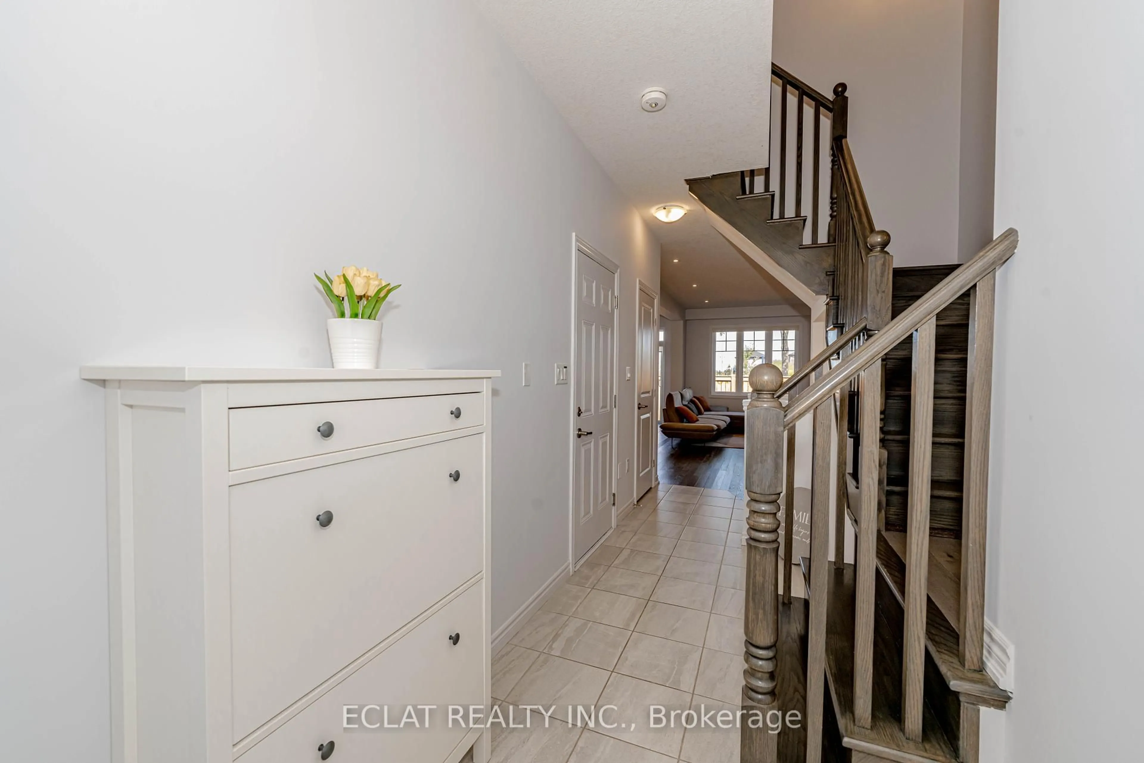 Indoor entryway for 1 Tom Brown Dr #19, Brant Ontario N3L 0H8
