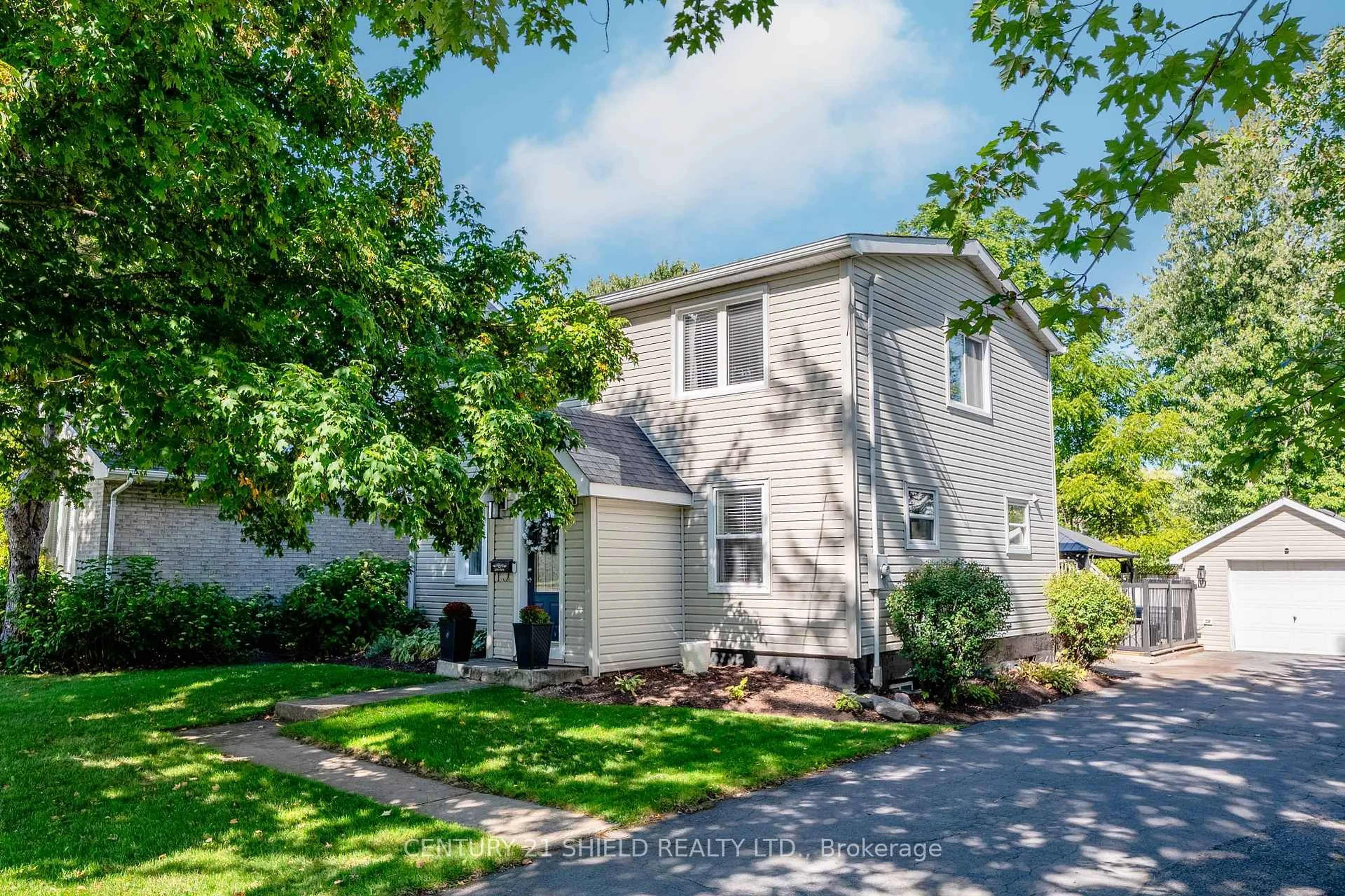 Home with vinyl exterior material, street for 2081 Pitt St, Cornwall Ontario K6J 5G2