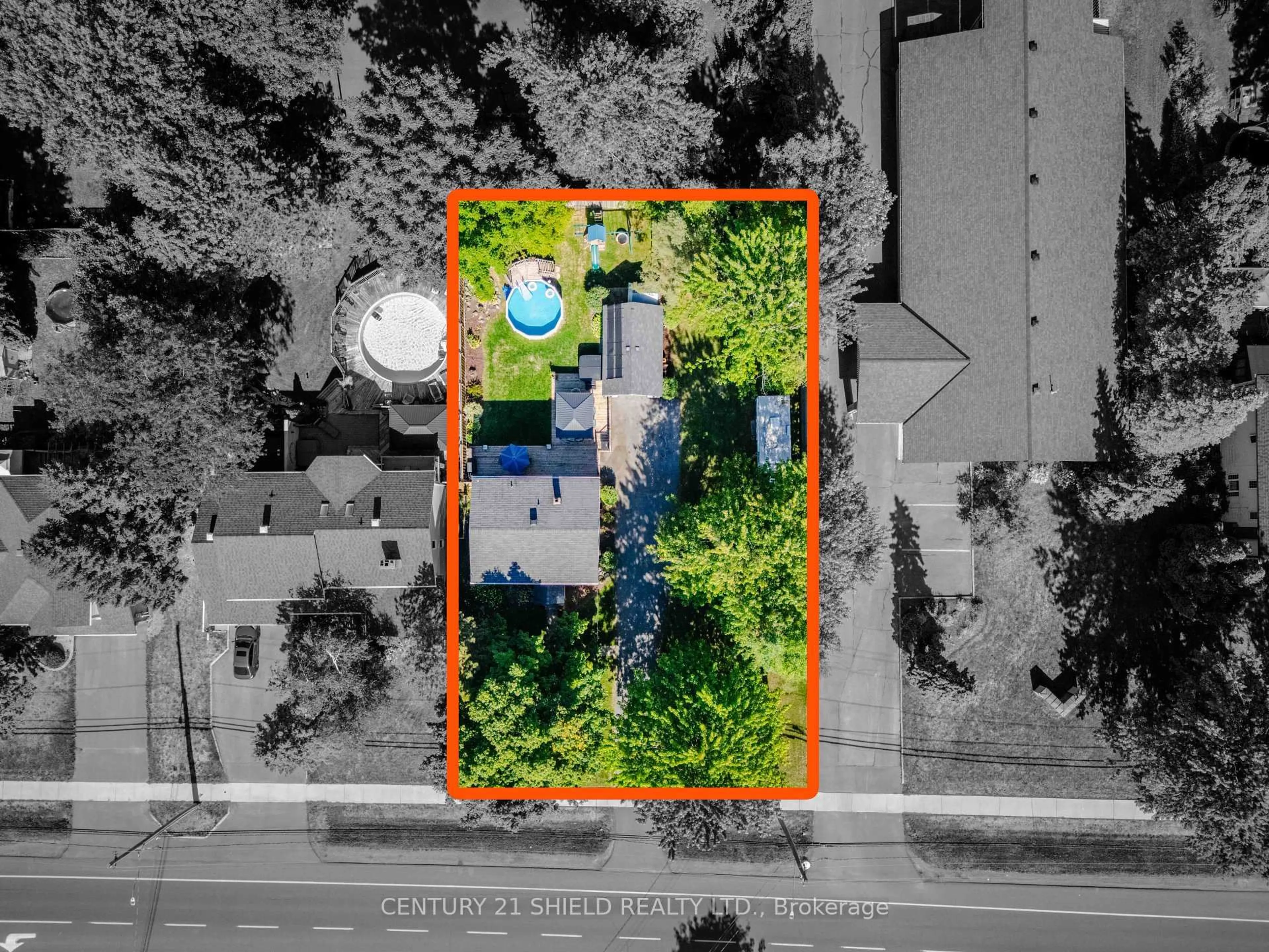 A pic from outside/outdoor area/front of a property/back of a property/a pic from drone, street for 2081 Pitt St, Cornwall Ontario K6J 5G2