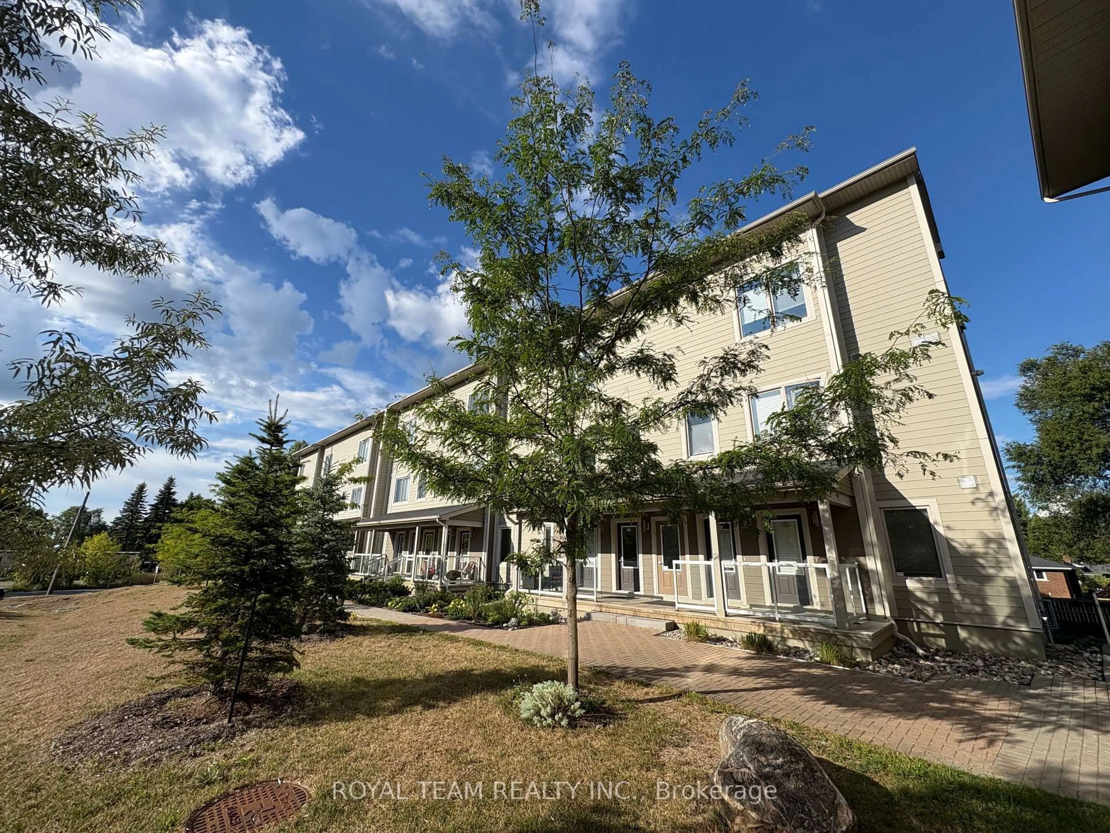 A pic from outside/outdoor area/front of a property/back of a property/a pic from drone, building for 42 Meach Private, Stittsville Ontario K2S 0T8