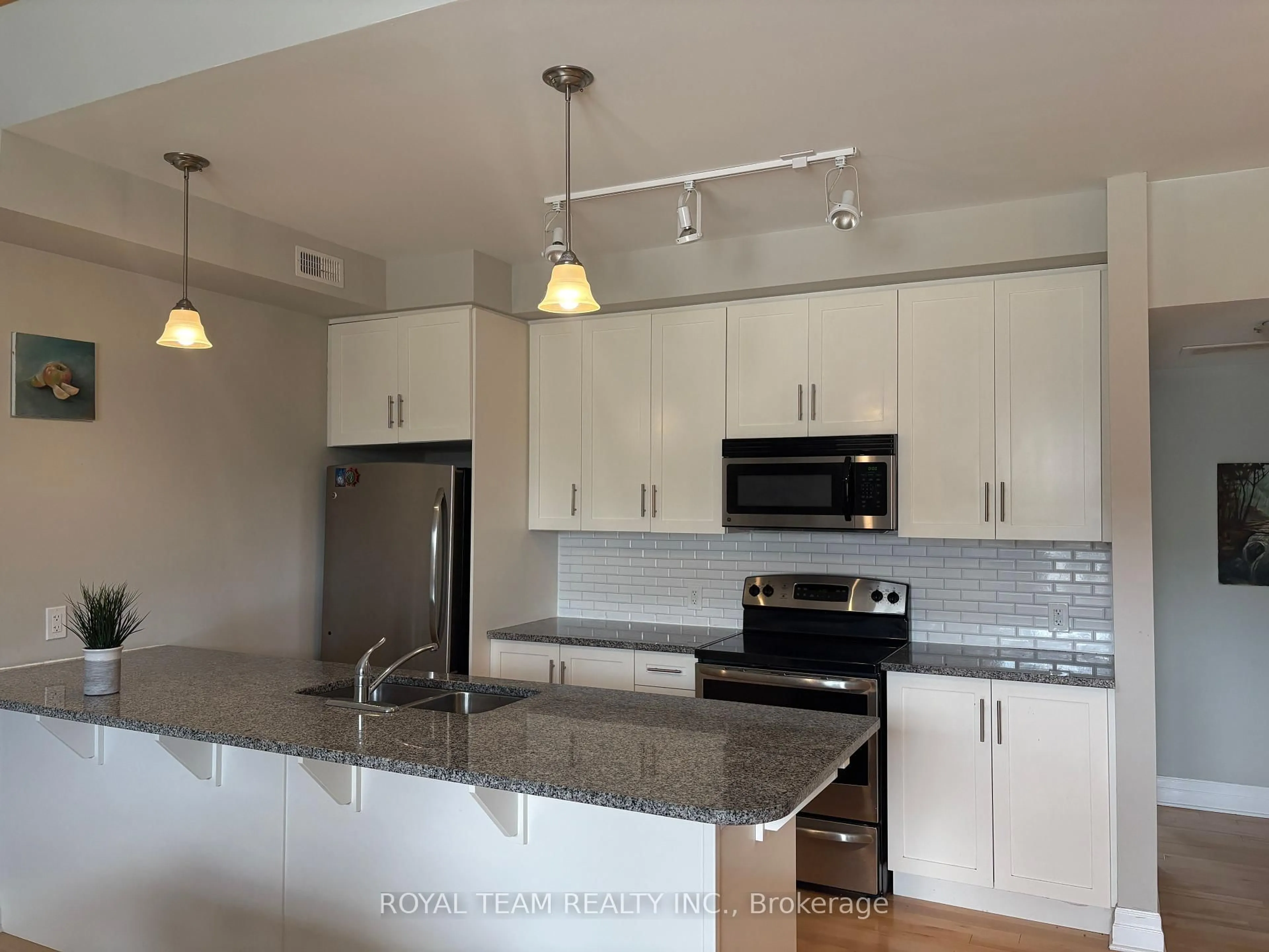Open concept kitchen, unknown for 42 Meach Private, Stittsville Ontario K2S 0T8