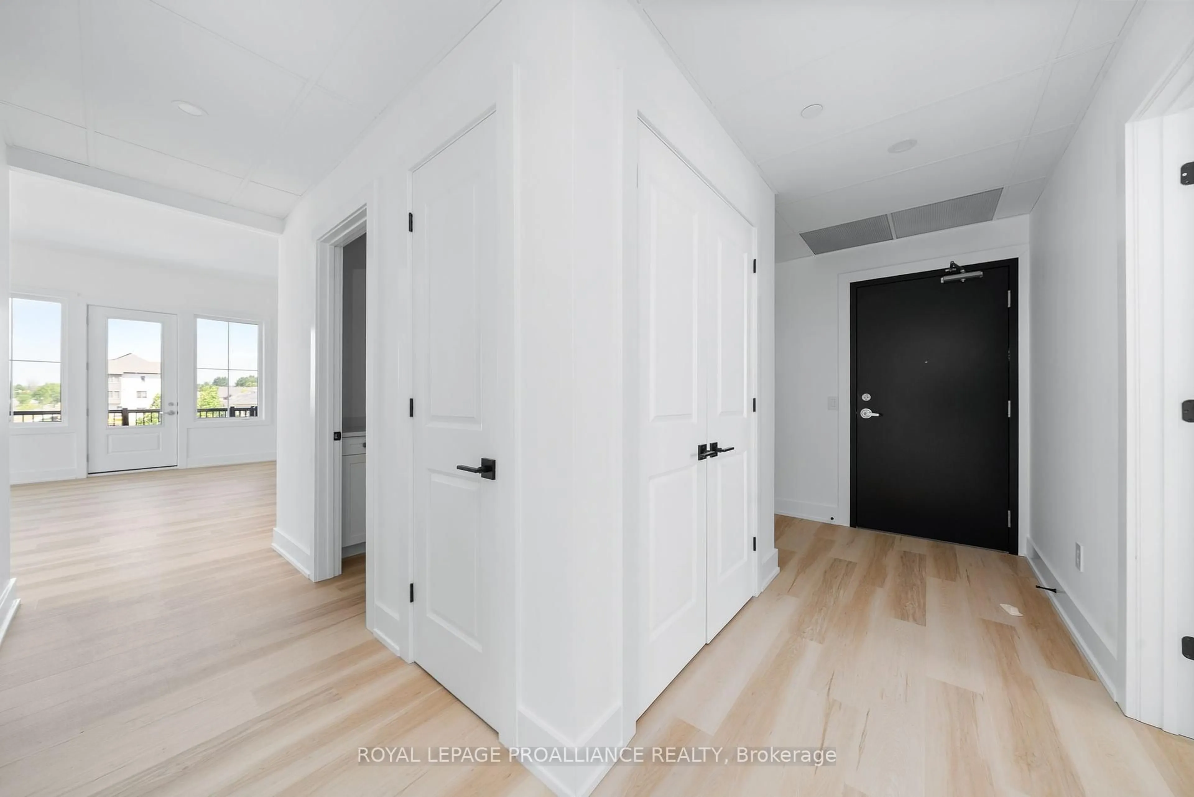 Indoor entryway for 941 Charles Wilson Pkwy #201, Cobourg Ontario K9A 0L2