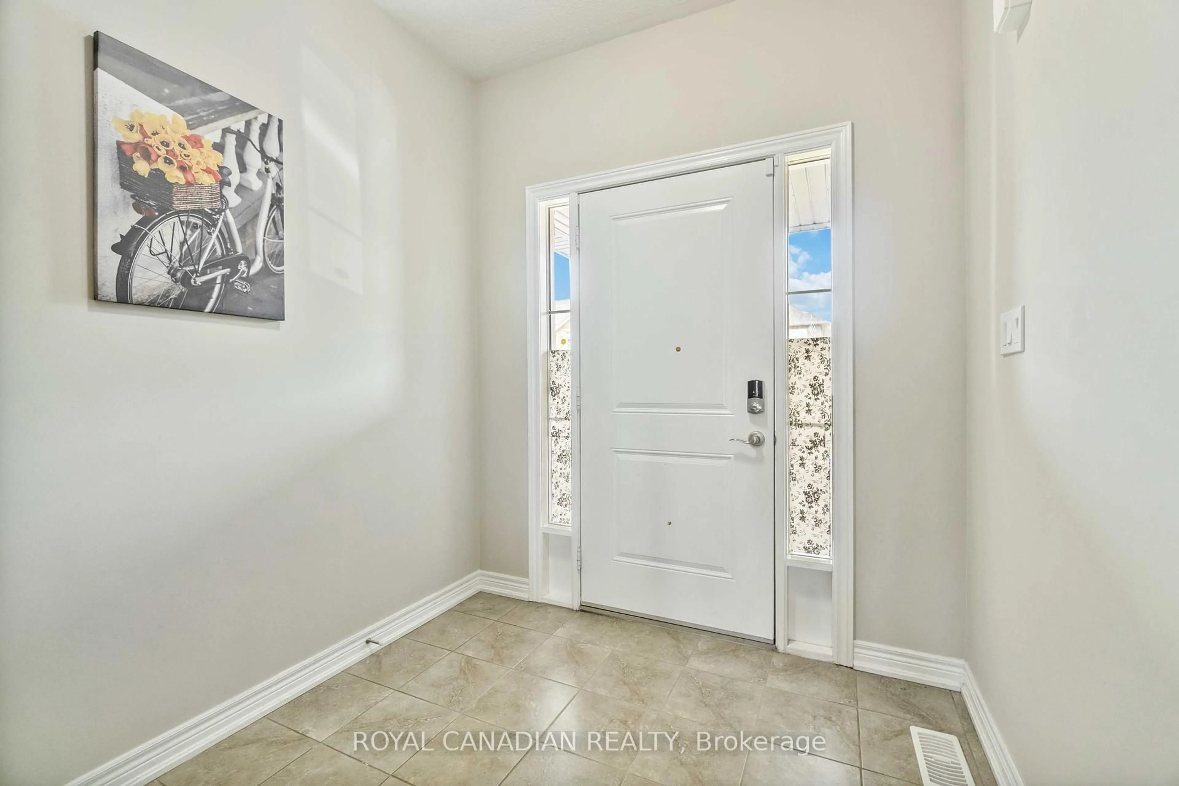 Indoor entryway for 92 Bethune Ave, Hamilton Ontario L0R 1P0