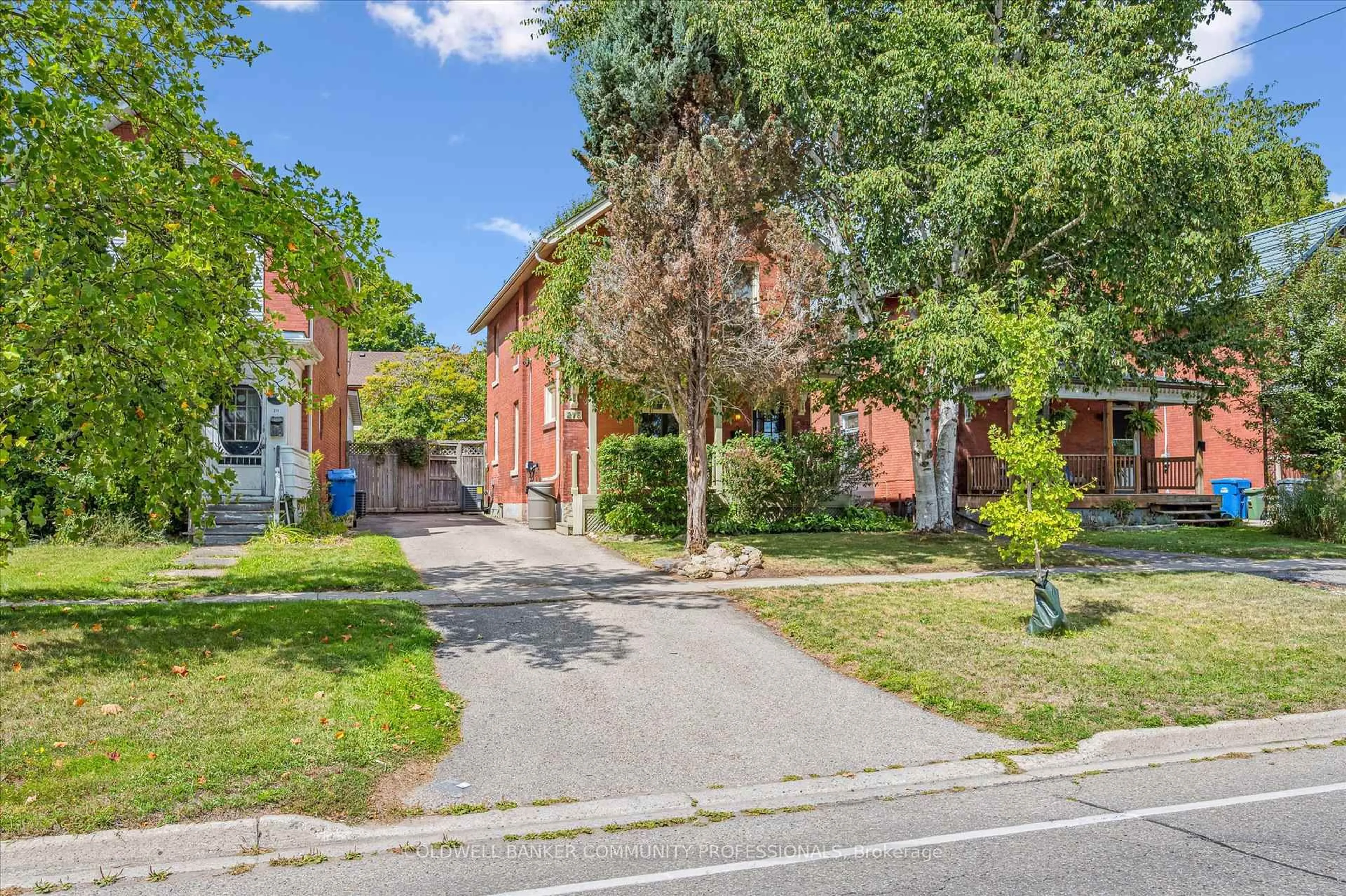 A pic from outside/outdoor area/front of a property/back of a property/a pic from drone, street for 275 Waterloo Ave, Guelph Ontario N1H 3J5