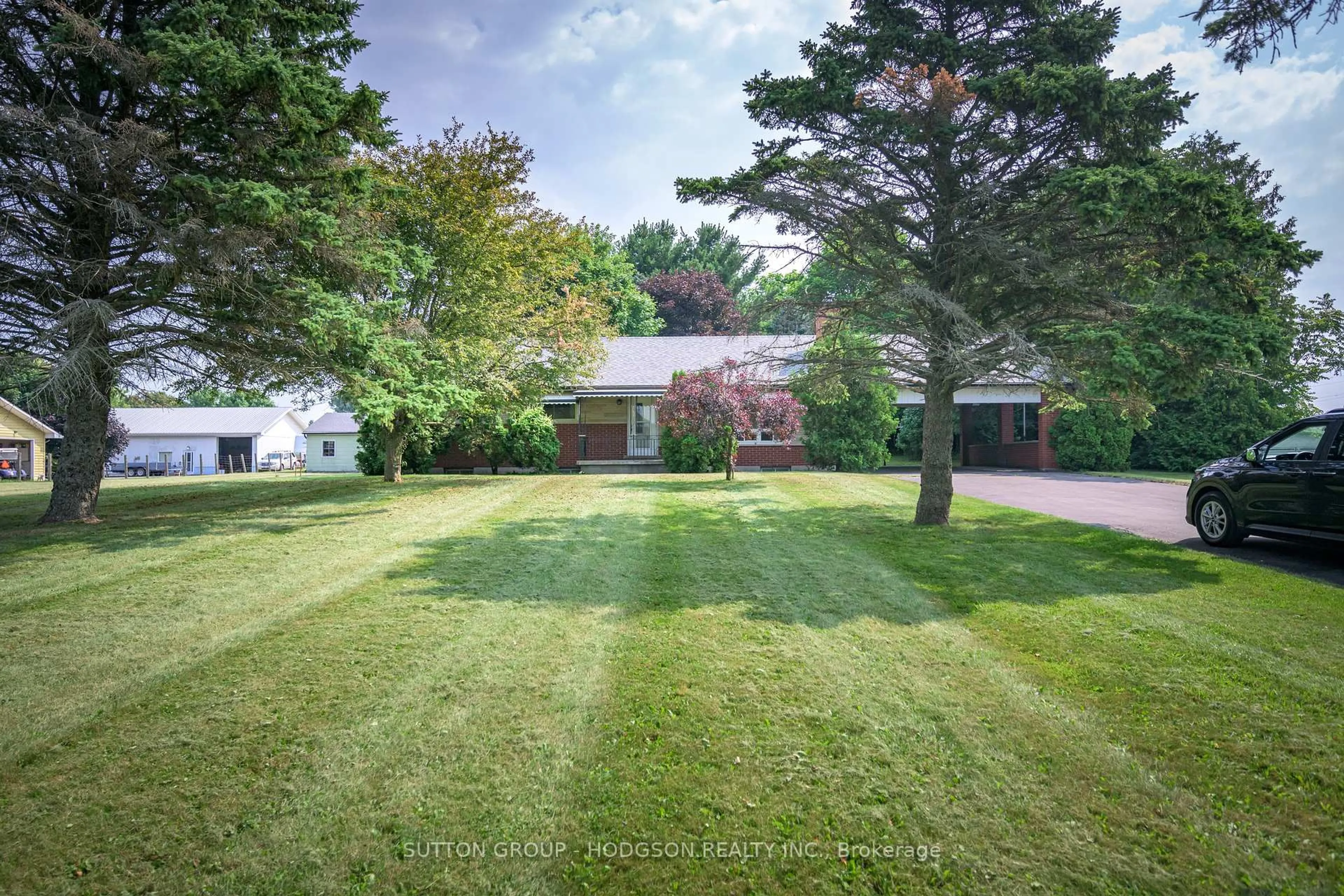 A pic from outside/outdoor area/front of a property/back of a property/a pic from drone, street for 228 Richmond St, Thames Centre Ontario N0M 2P0