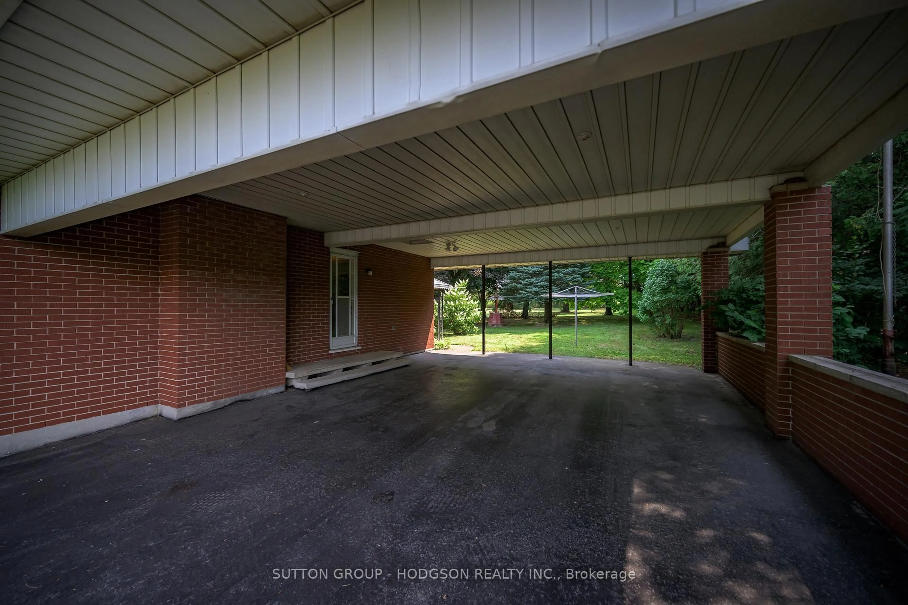 Indoor foyer for 228 Richmond St, Thames Centre Ontario N0M 2P0