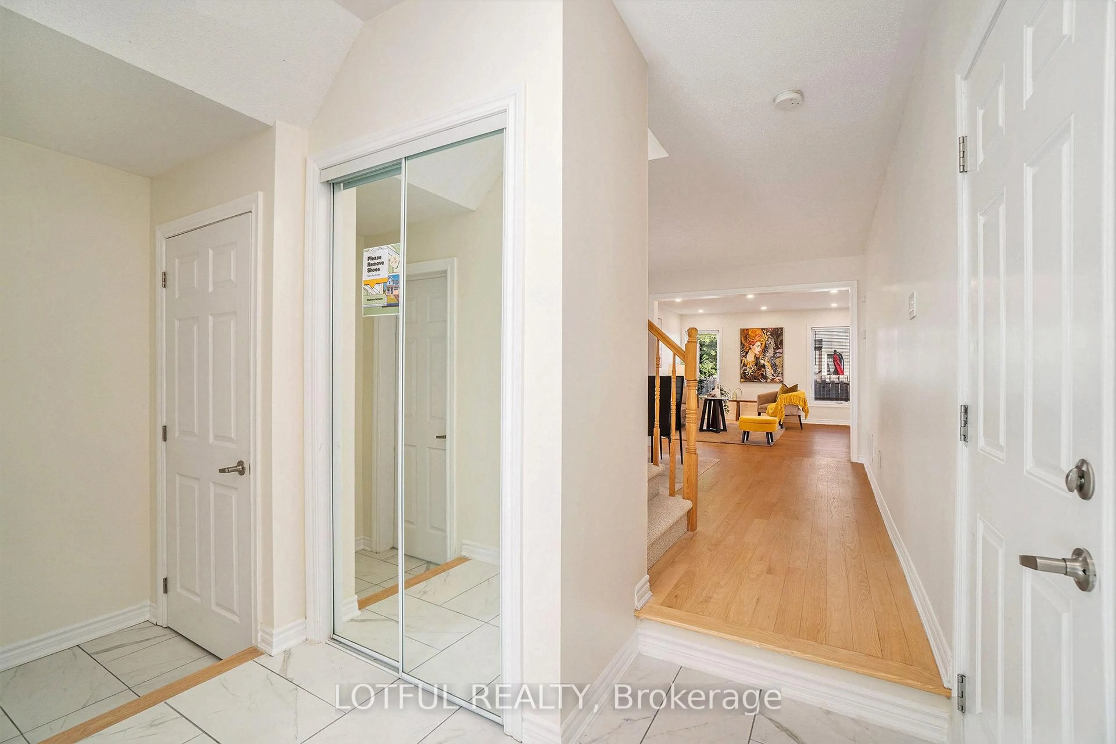 Indoor entryway for 881 Campobello Dr, Ottawa Ontario K2S 0N8