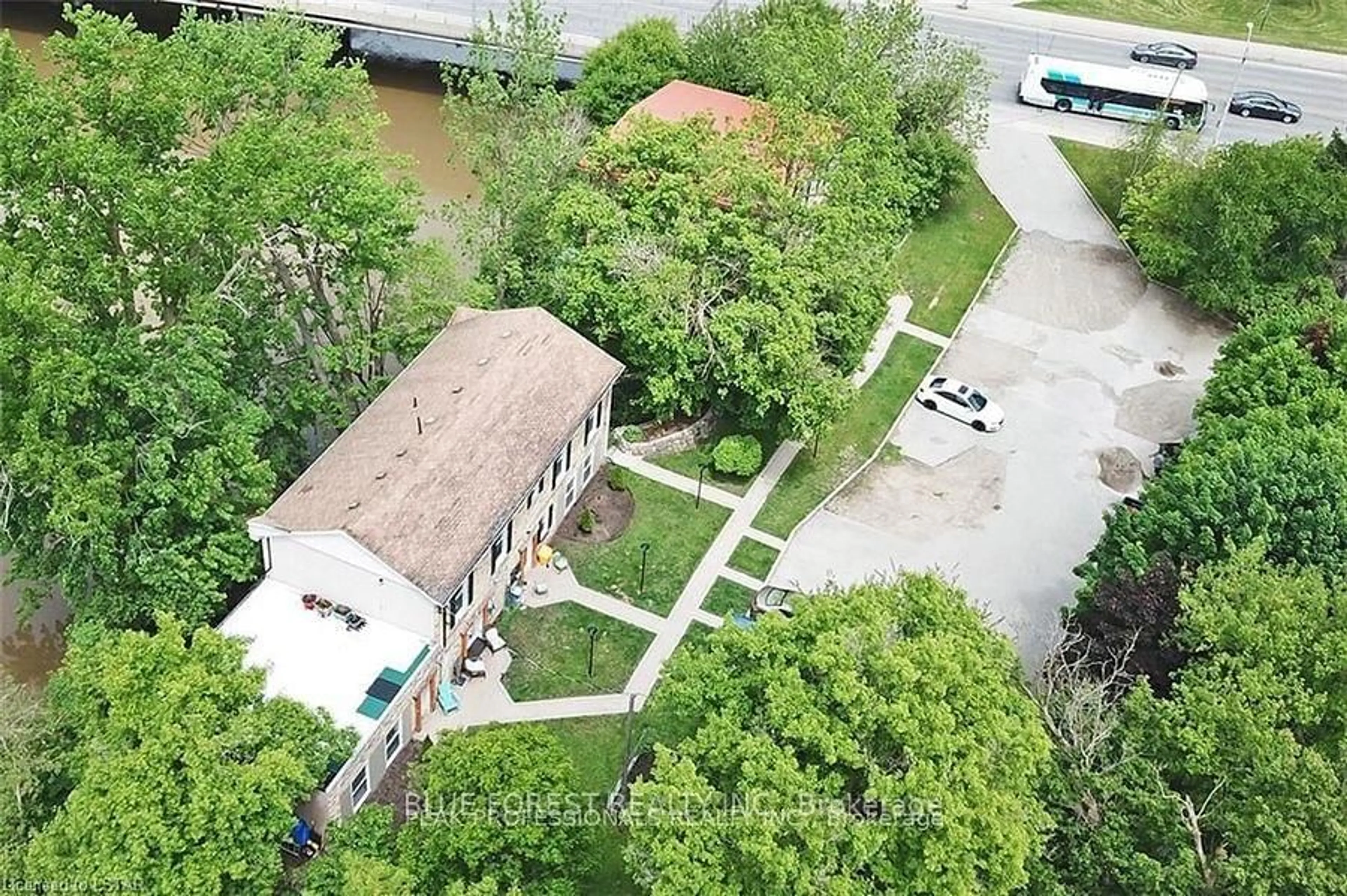 A pic from outside/outdoor area/front of a property/back of a property/a pic from drone, unknown for 1 High St, London South Ontario N6C 4J5