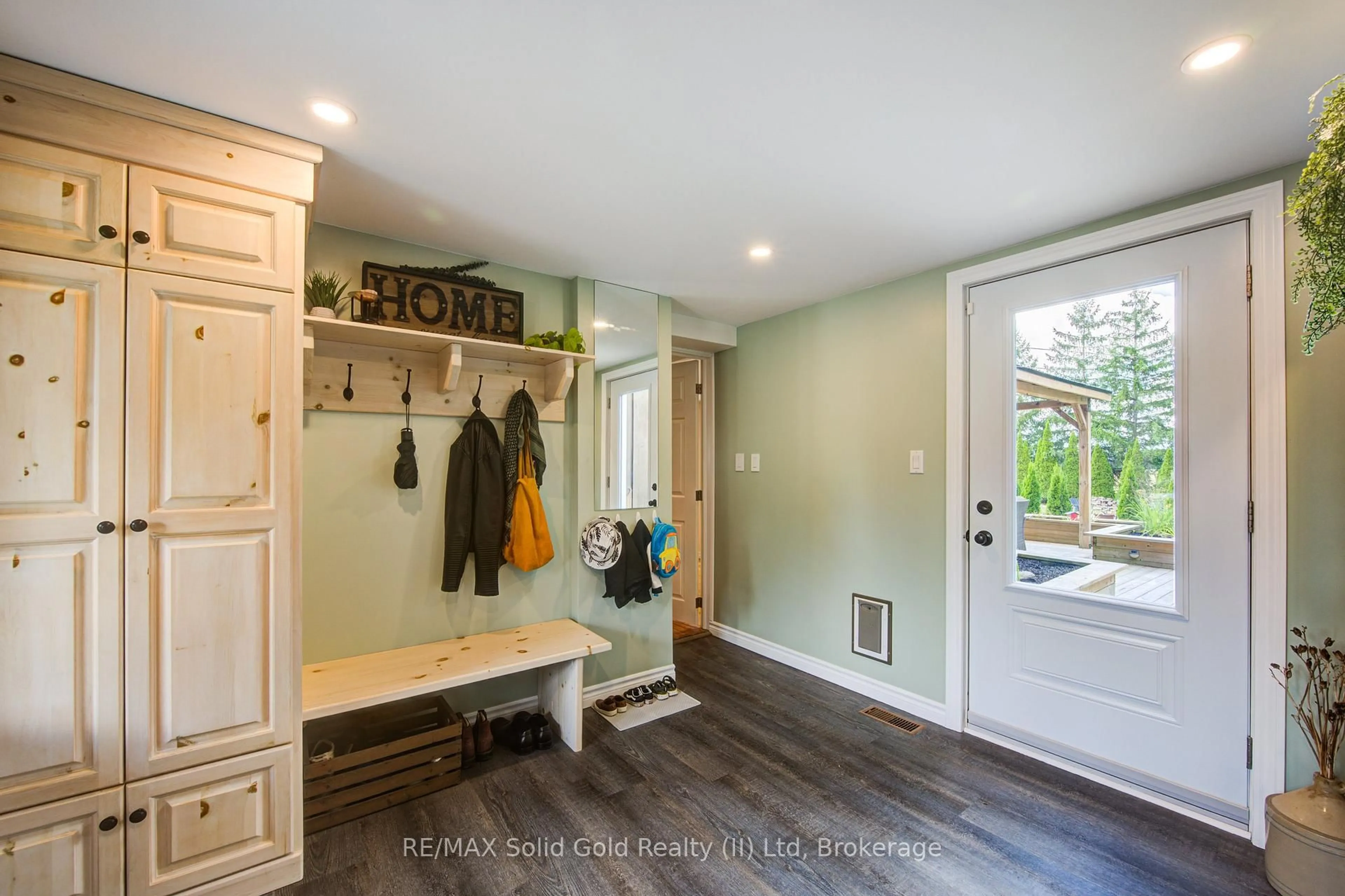 Indoor entryway for 5098 Perth Road 164, West Perth Ontario N0K 1N0